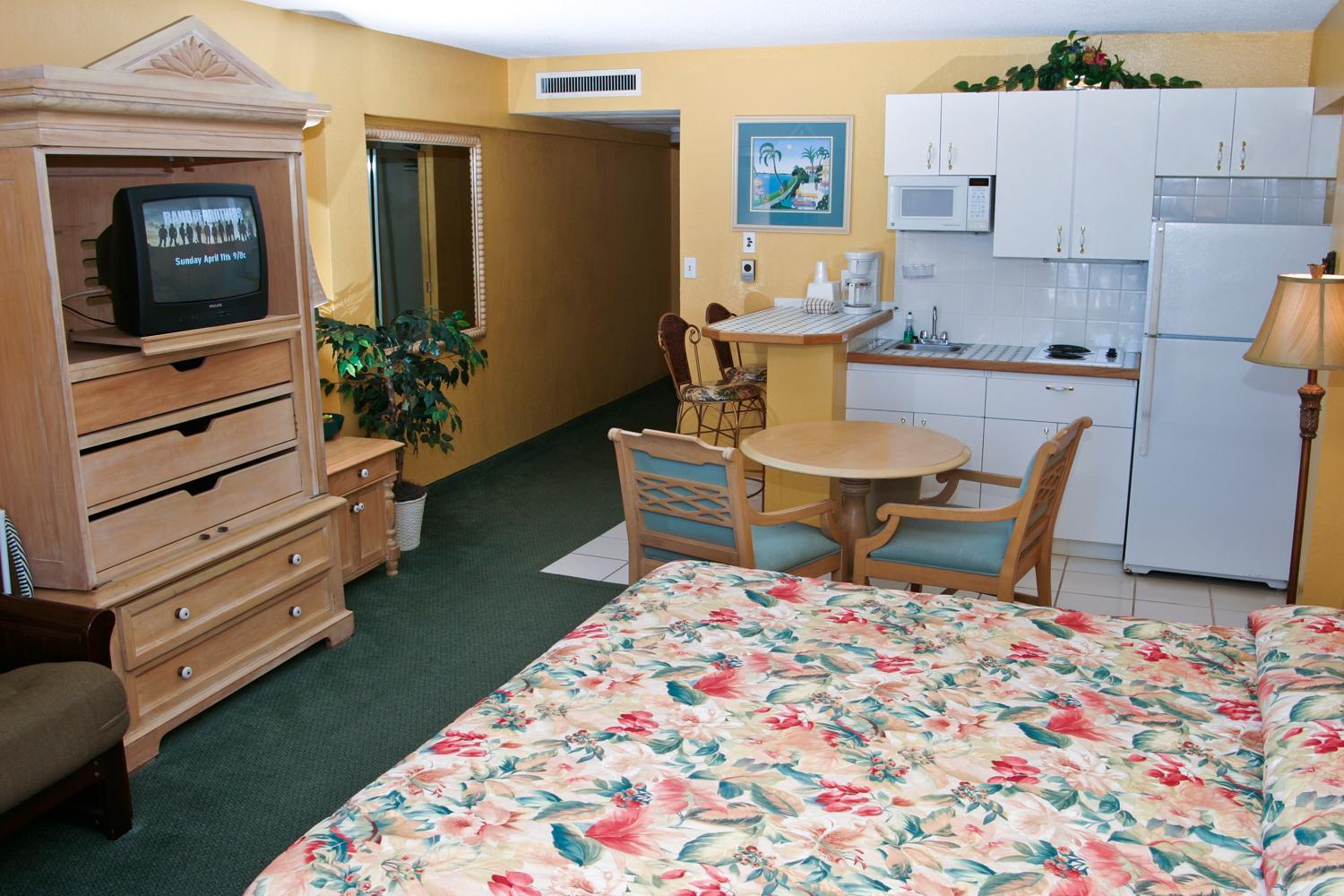 King Studio with Kitchen -Oceanfront - Photo 7