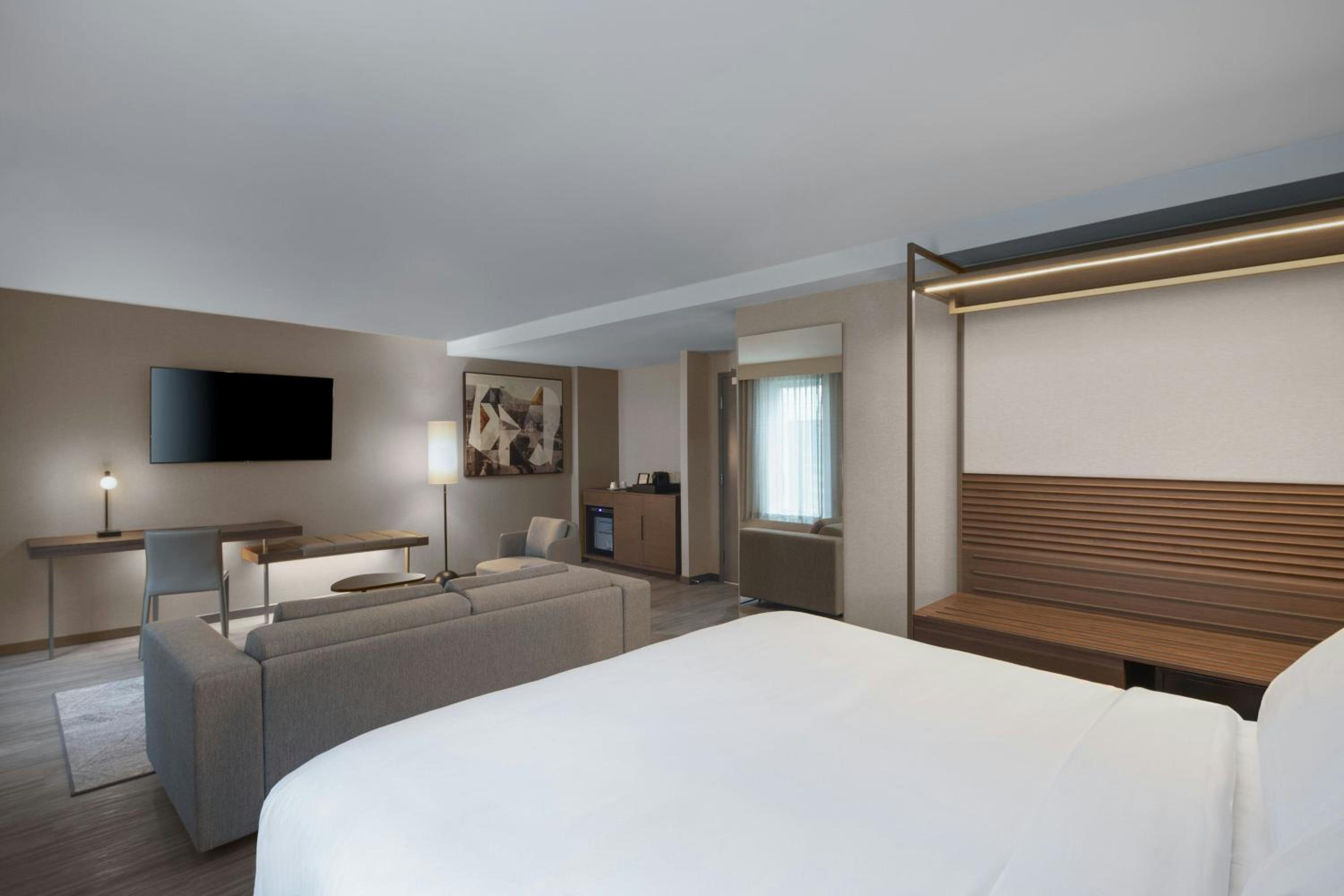 King Studio with Sofa Bed - Photo 3