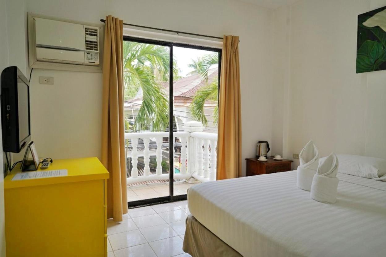Superior Room with Balcony - Photo 1