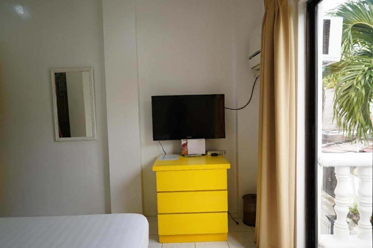 Superior Room with Balcony - Photo 3