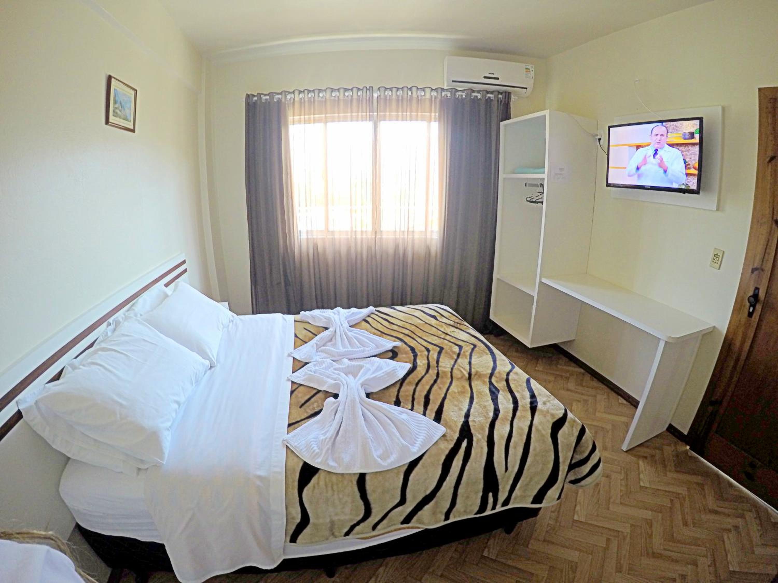 Single Room with Private Bathroom photo 2