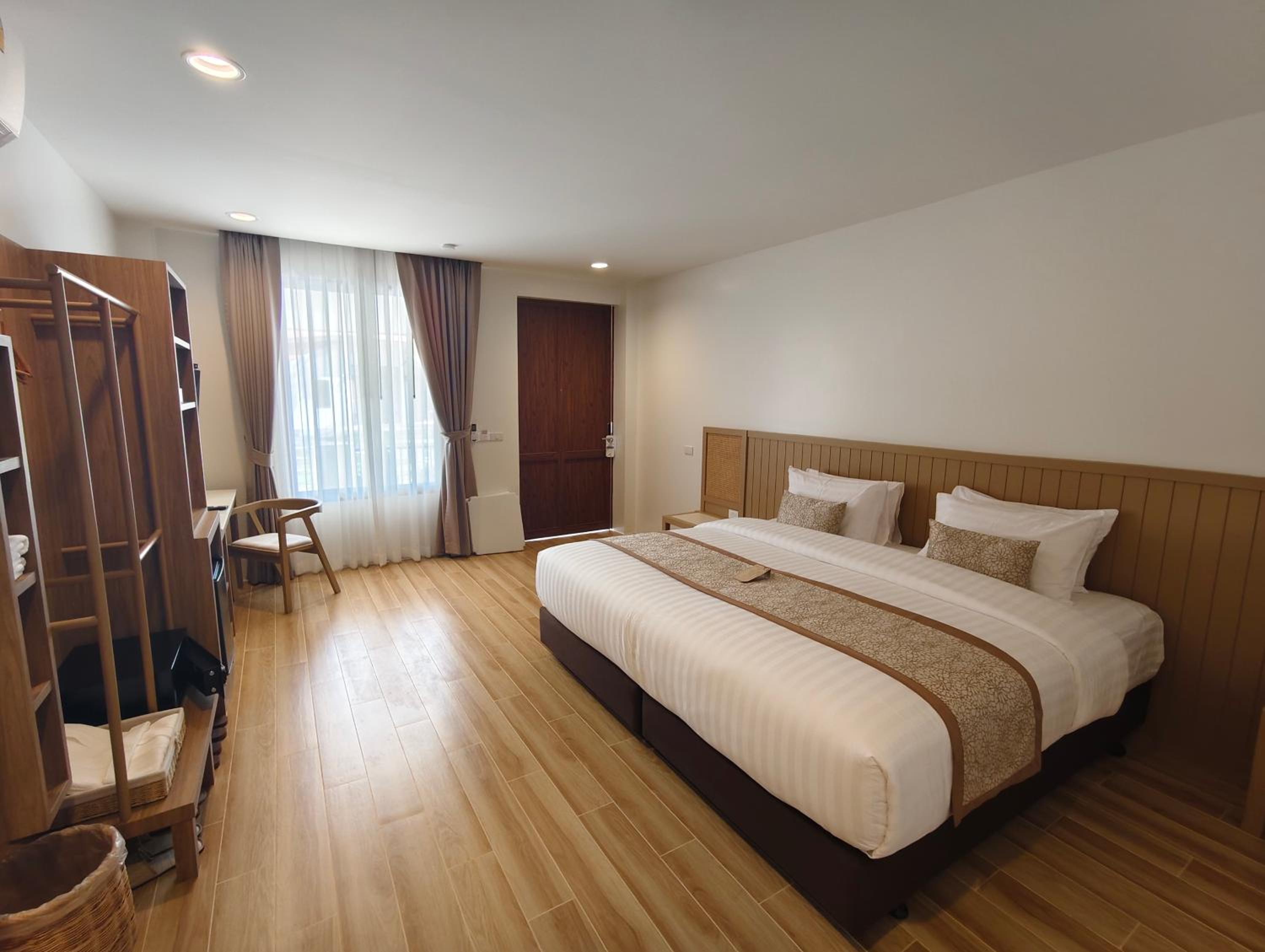 Double or Twin Room with Side Sea View photo 2