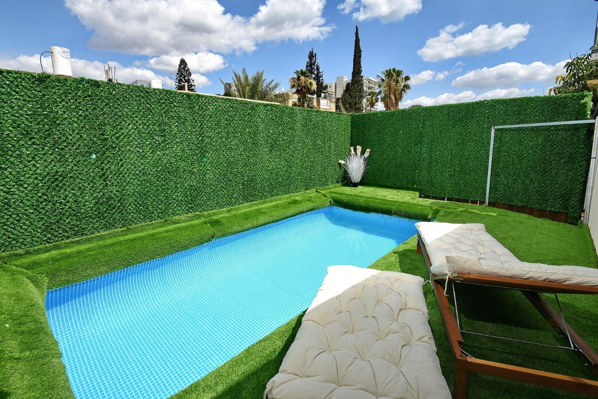 Six-Bedroom House photo 1