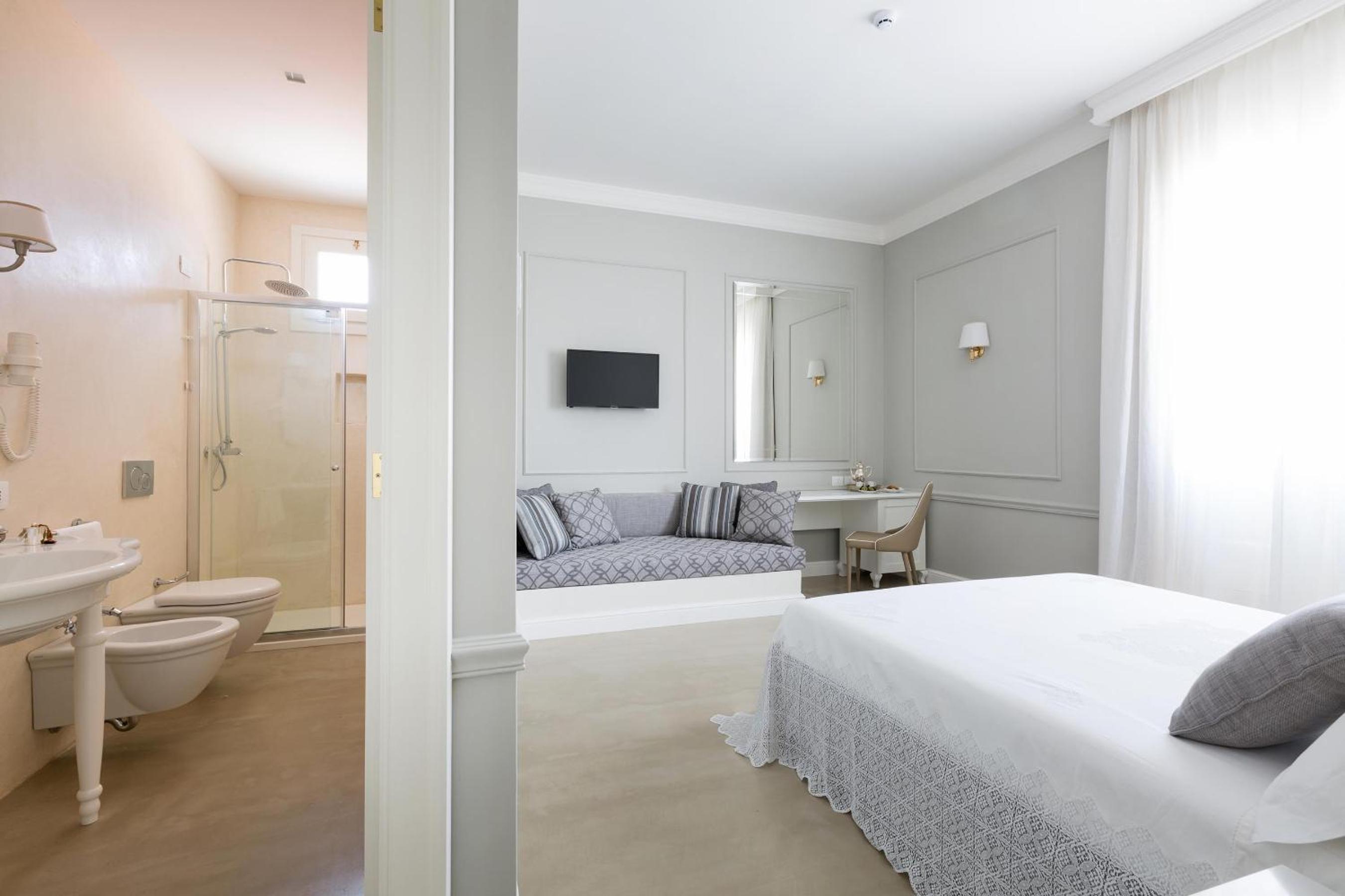 Deluxe Triple Room photo 2