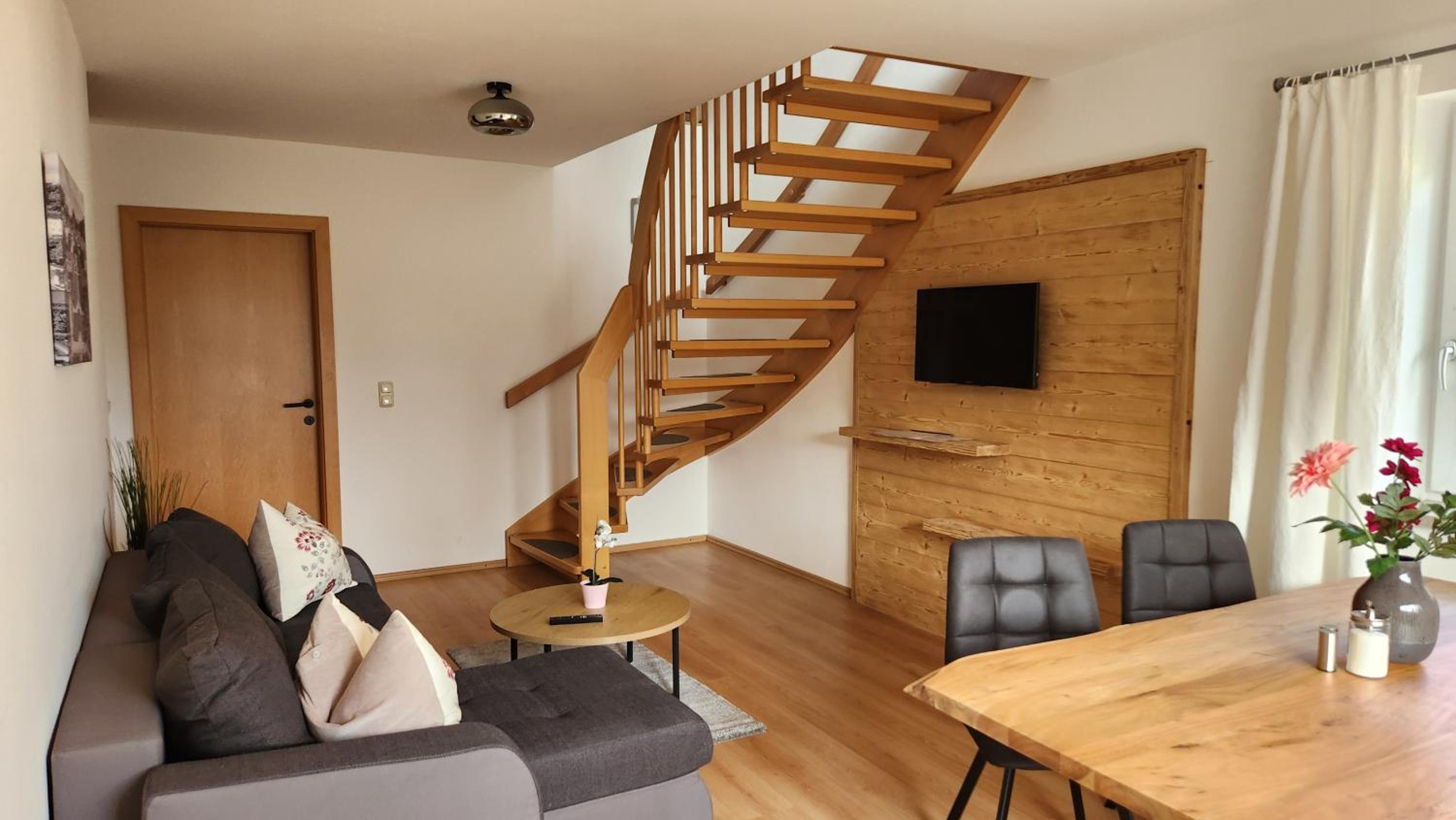 Apartment - Split Level photo 3
