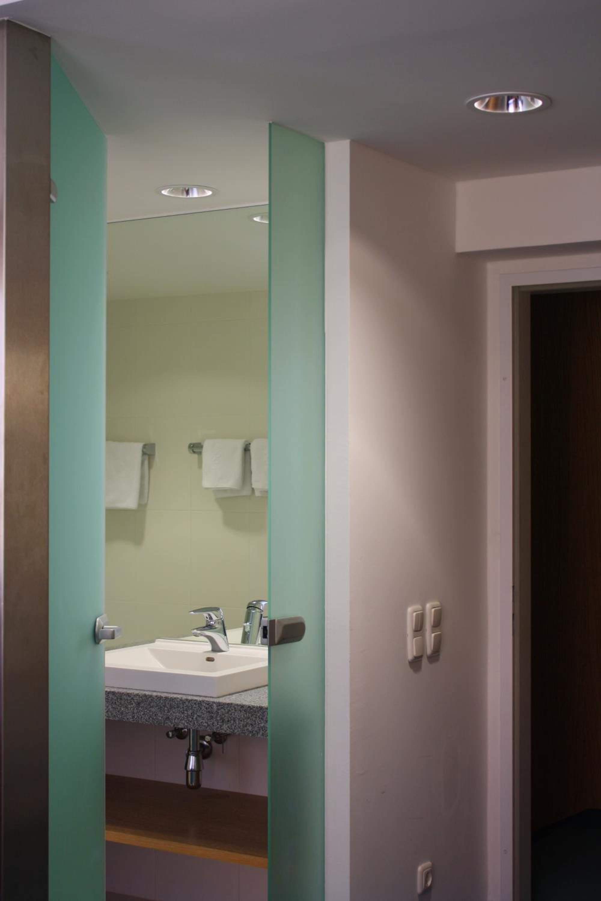 Standard Double Room - Photo 5