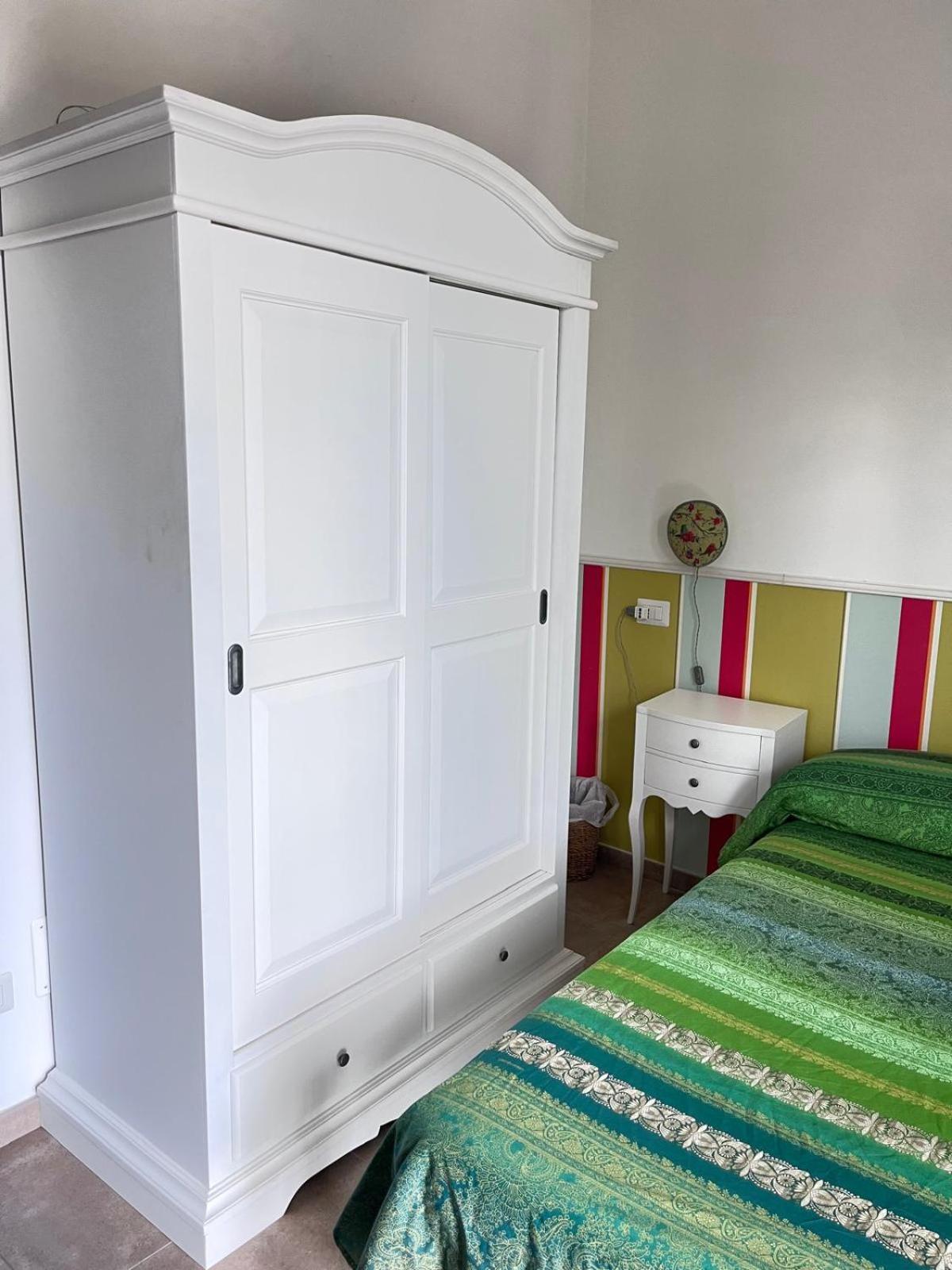 King Room with Roll-In Shower - Disability Access photo 3