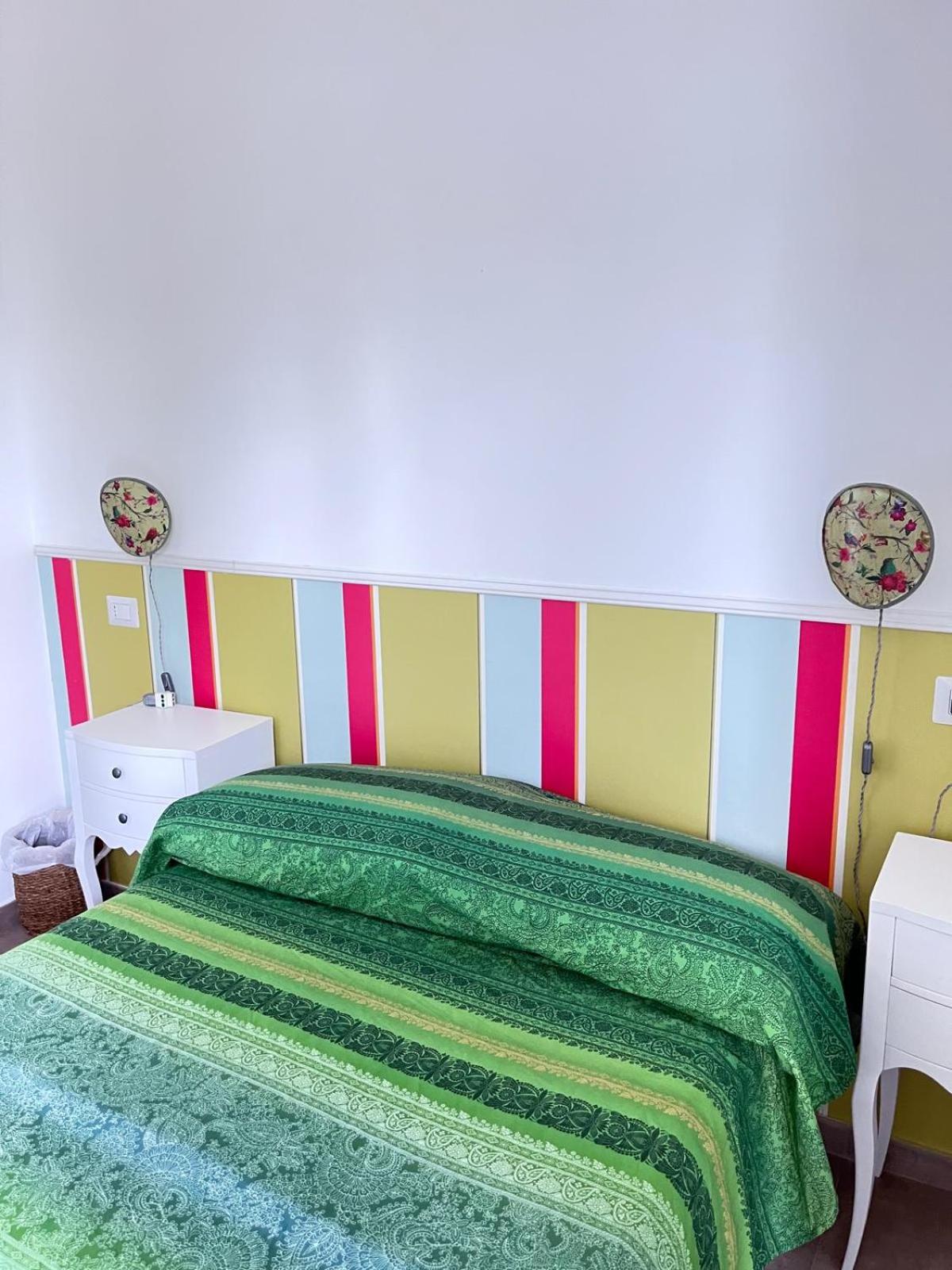 King Room with Roll-In Shower - Disability Access photo 2