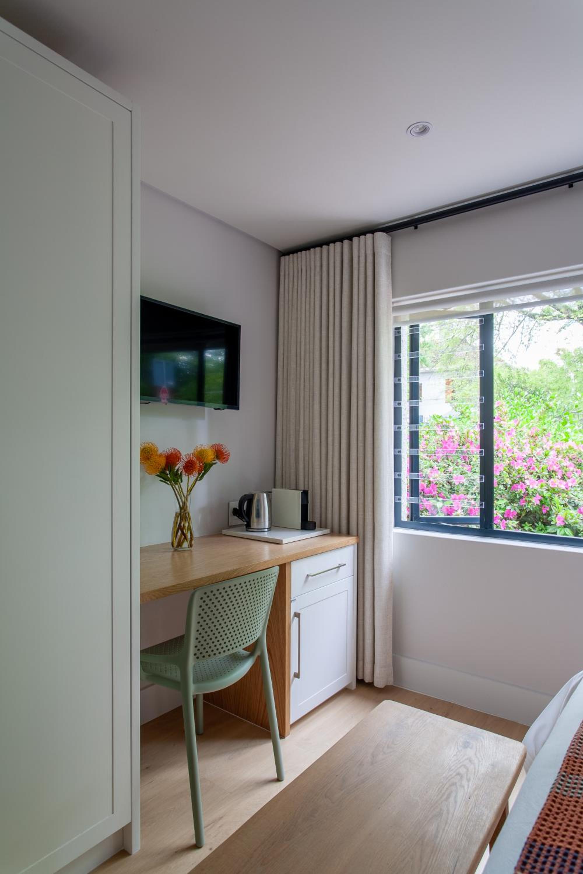 Comfort Queen Room