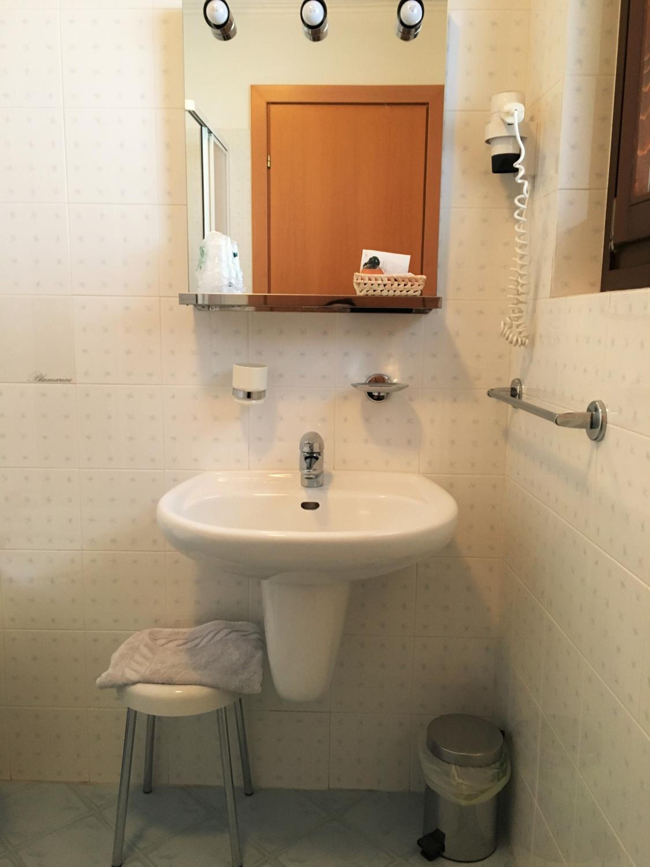 Double or Twin Room photo 2
