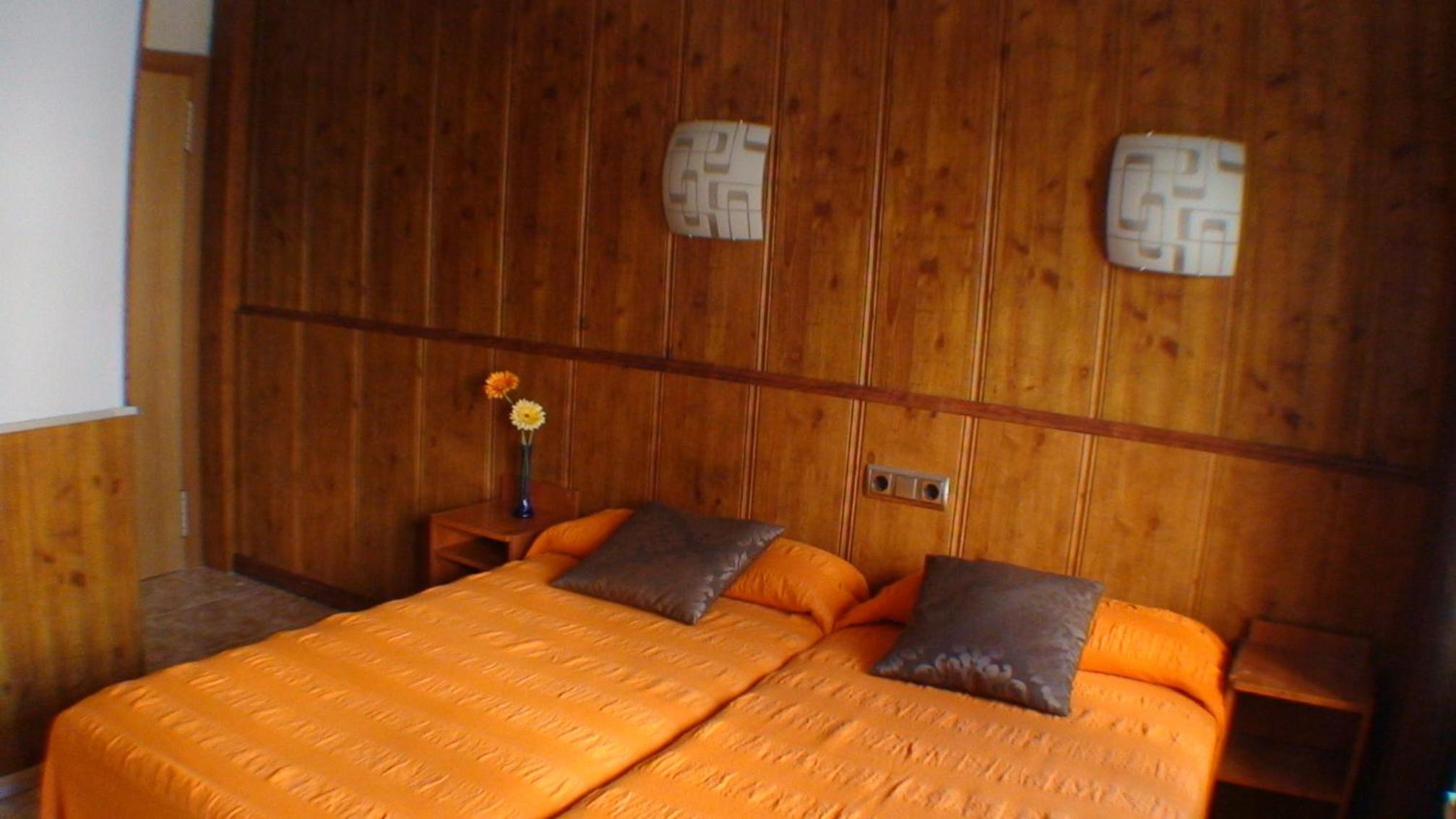 Twin Room - Photo 1