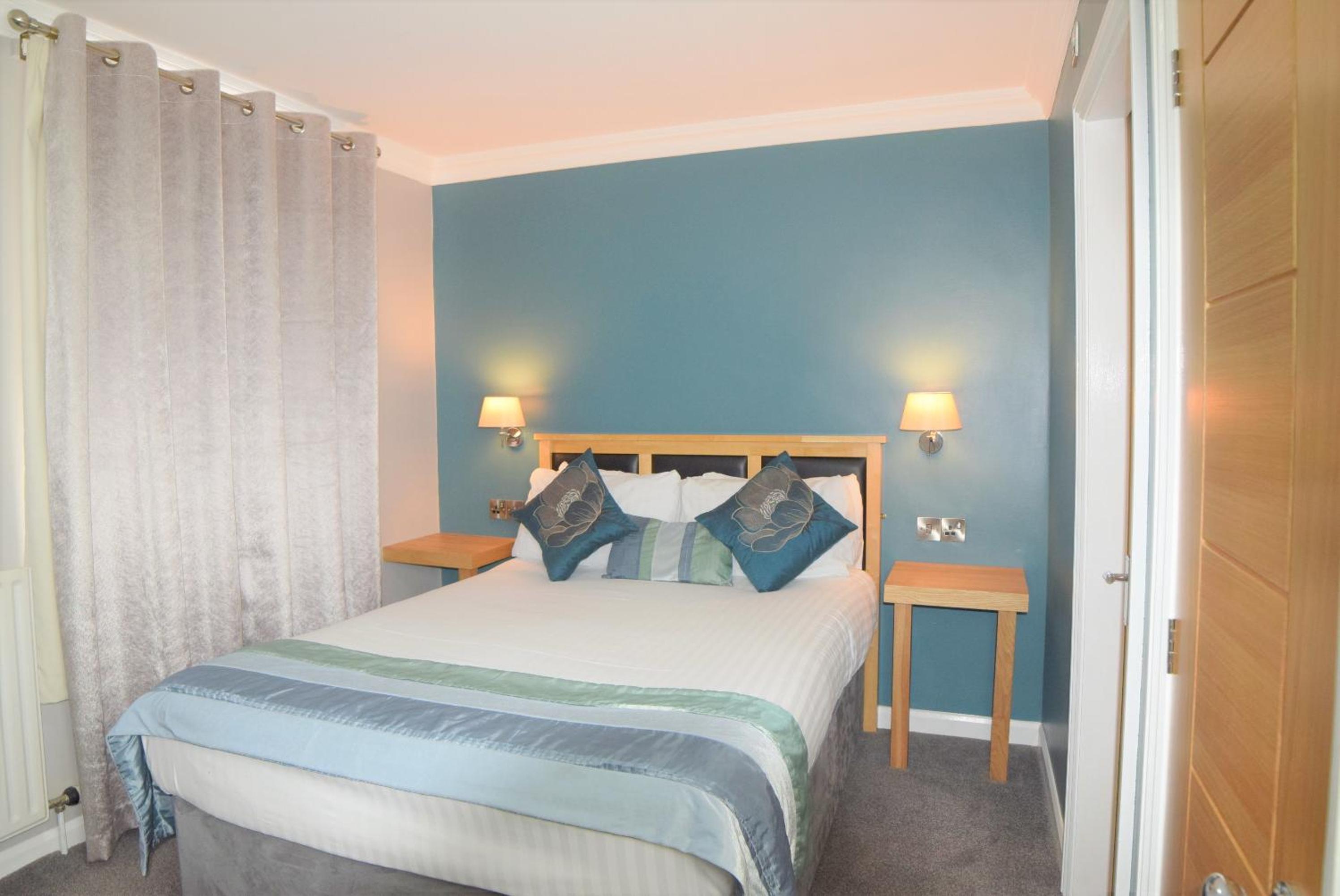 Standard Double Room - Photo 9