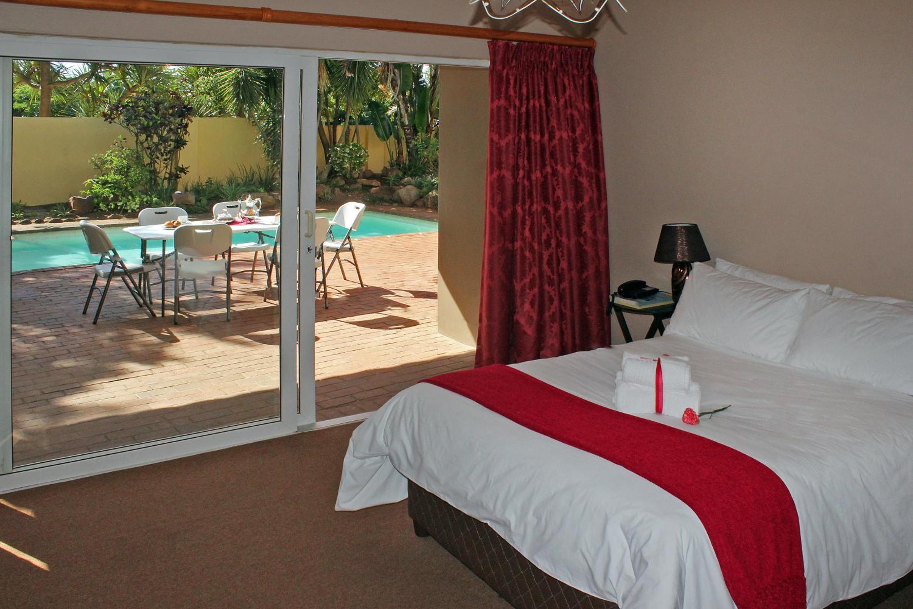 Double Room with Pool View photo 2