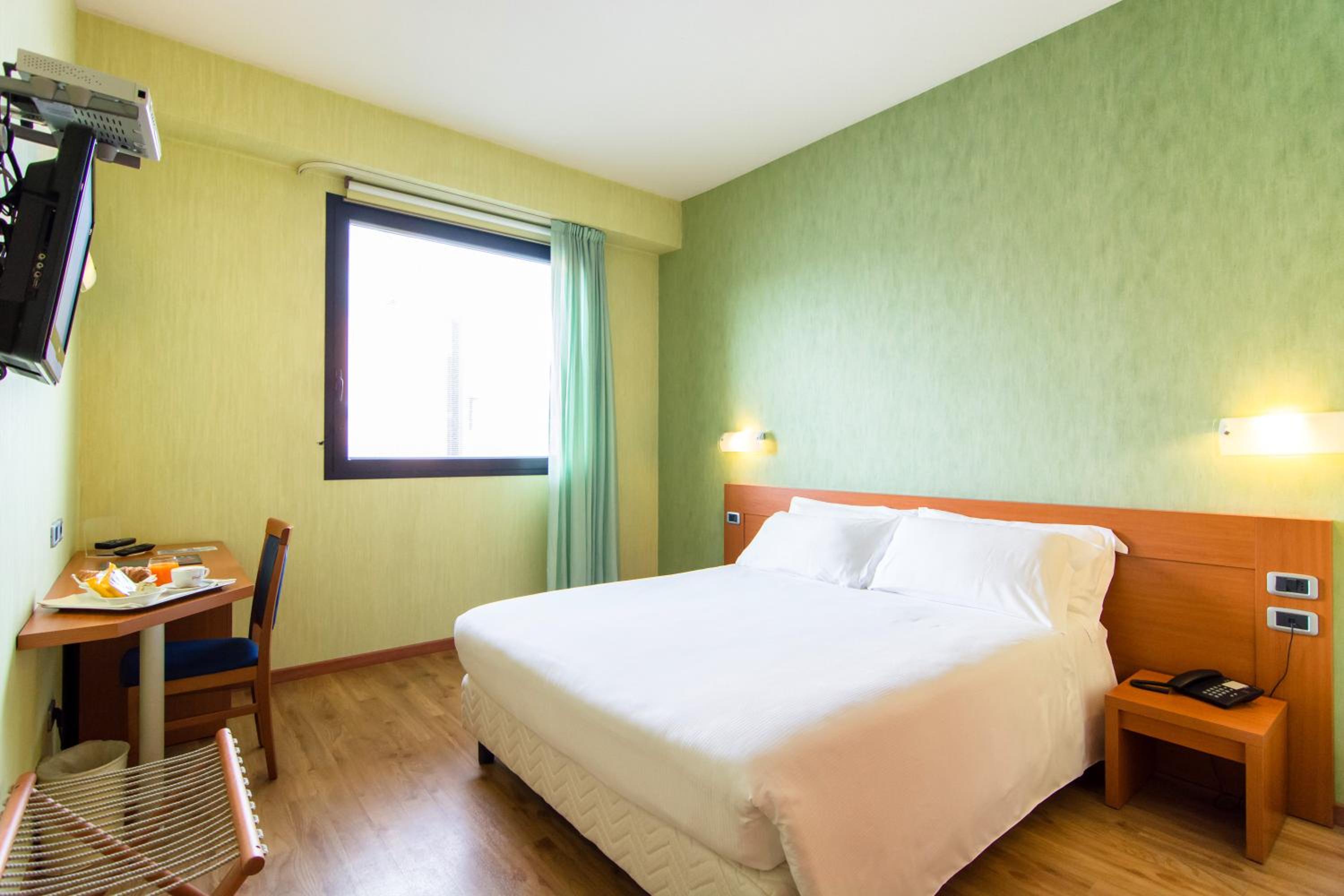 Standard Double Room - Photo 4