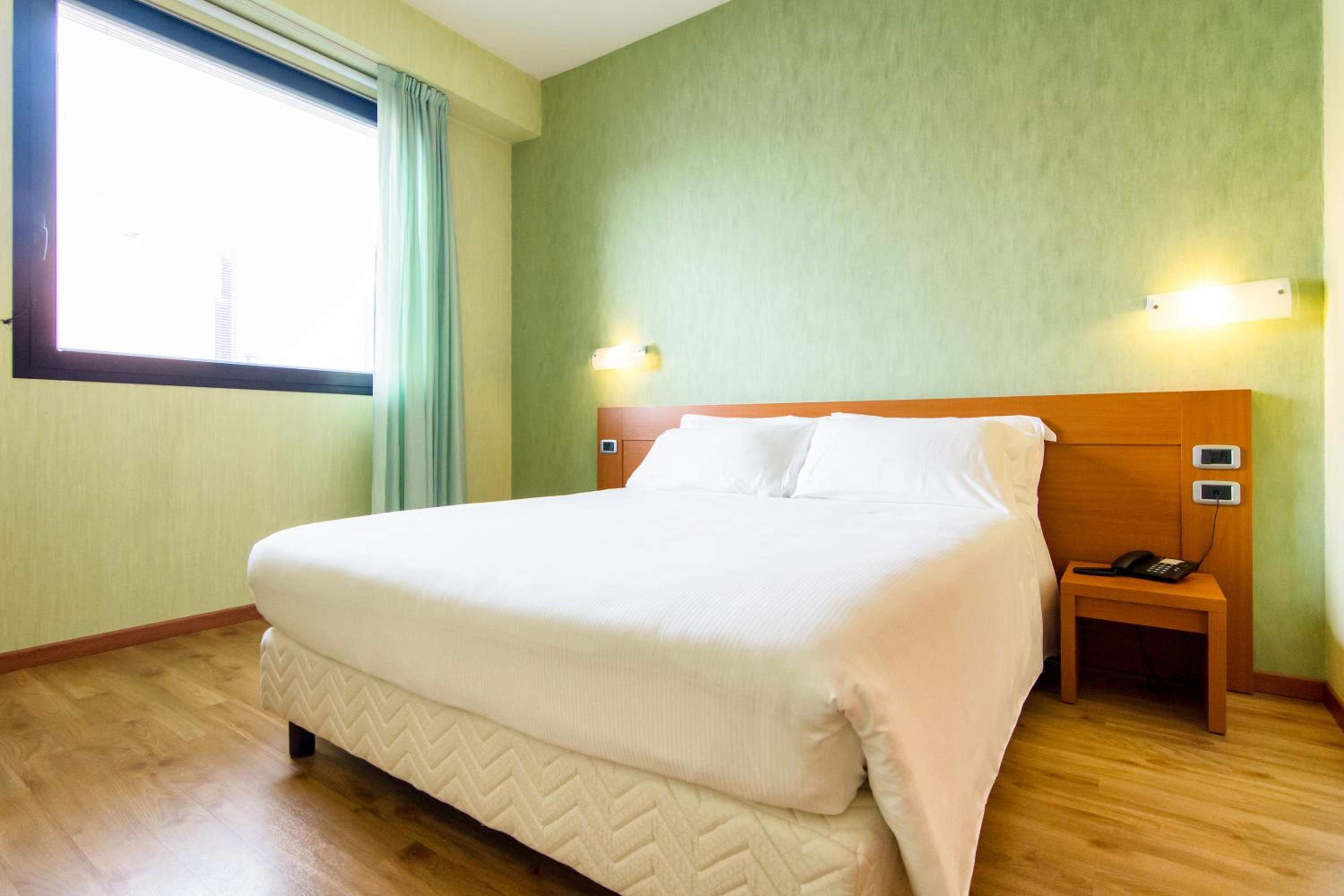 Standard Double Room - Photo 5