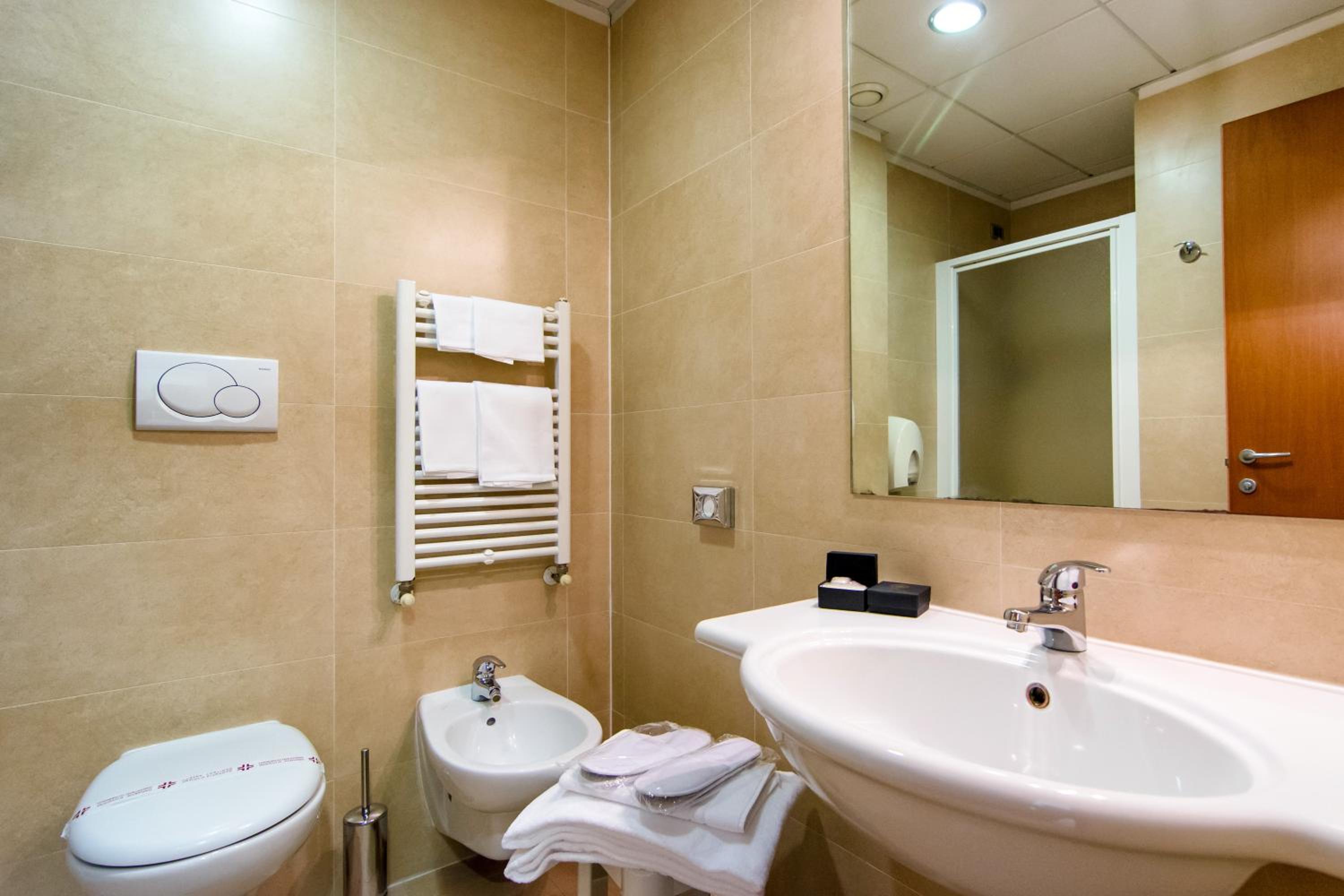 Standard Double Room - Photo 6