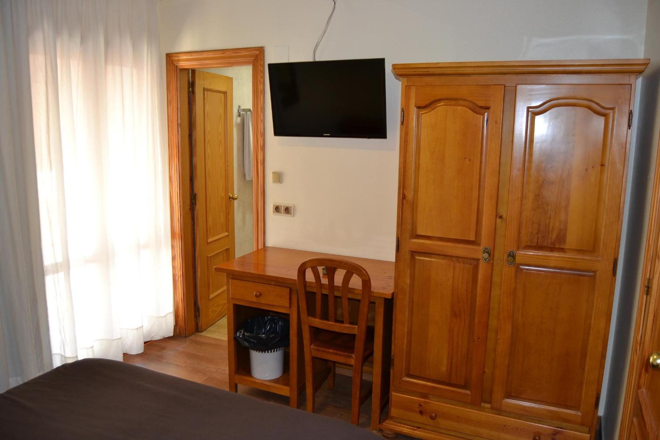 Double or Twin Room with parking included photo 3