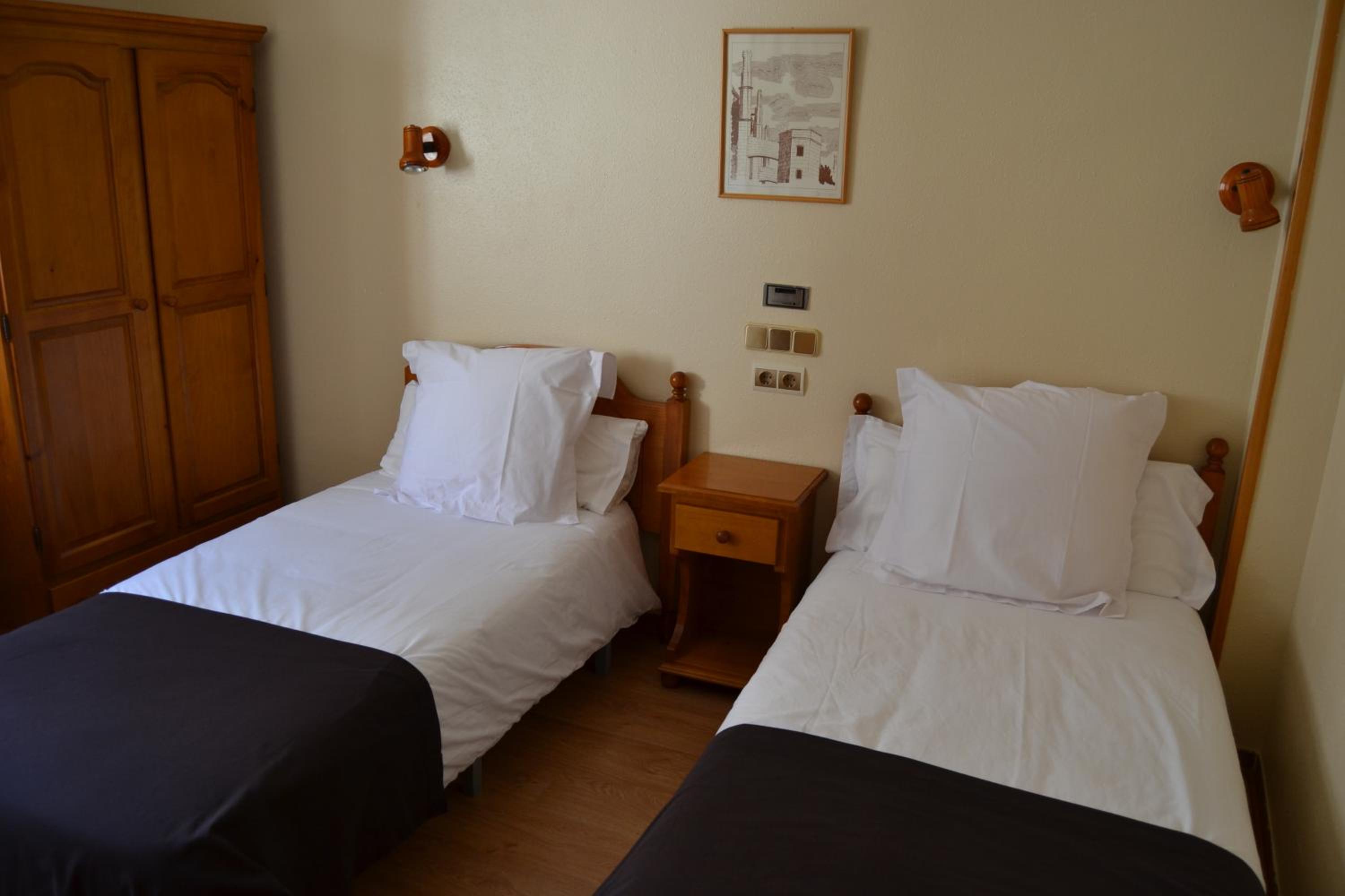 Basic Twin Room photo 3