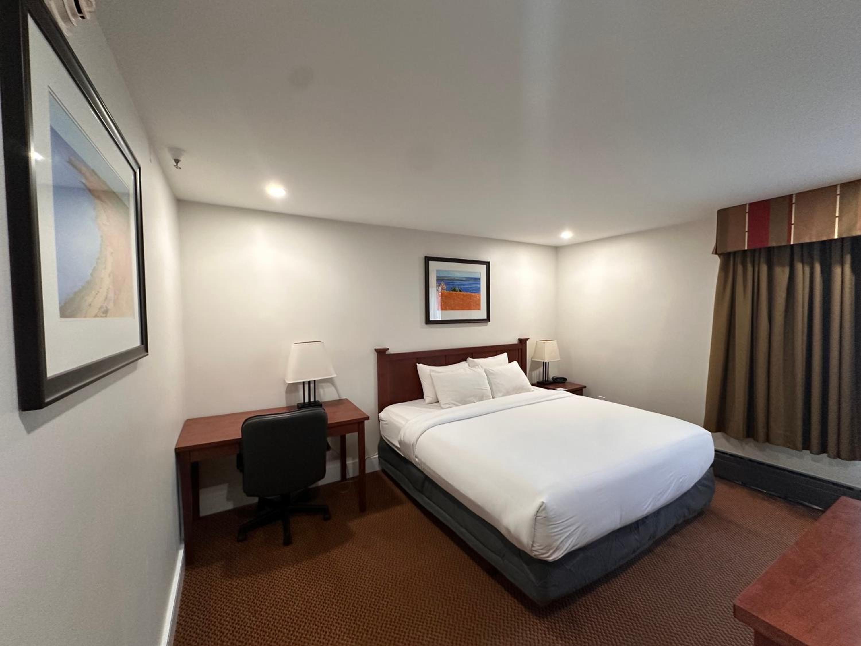 Standard King Room photo 2