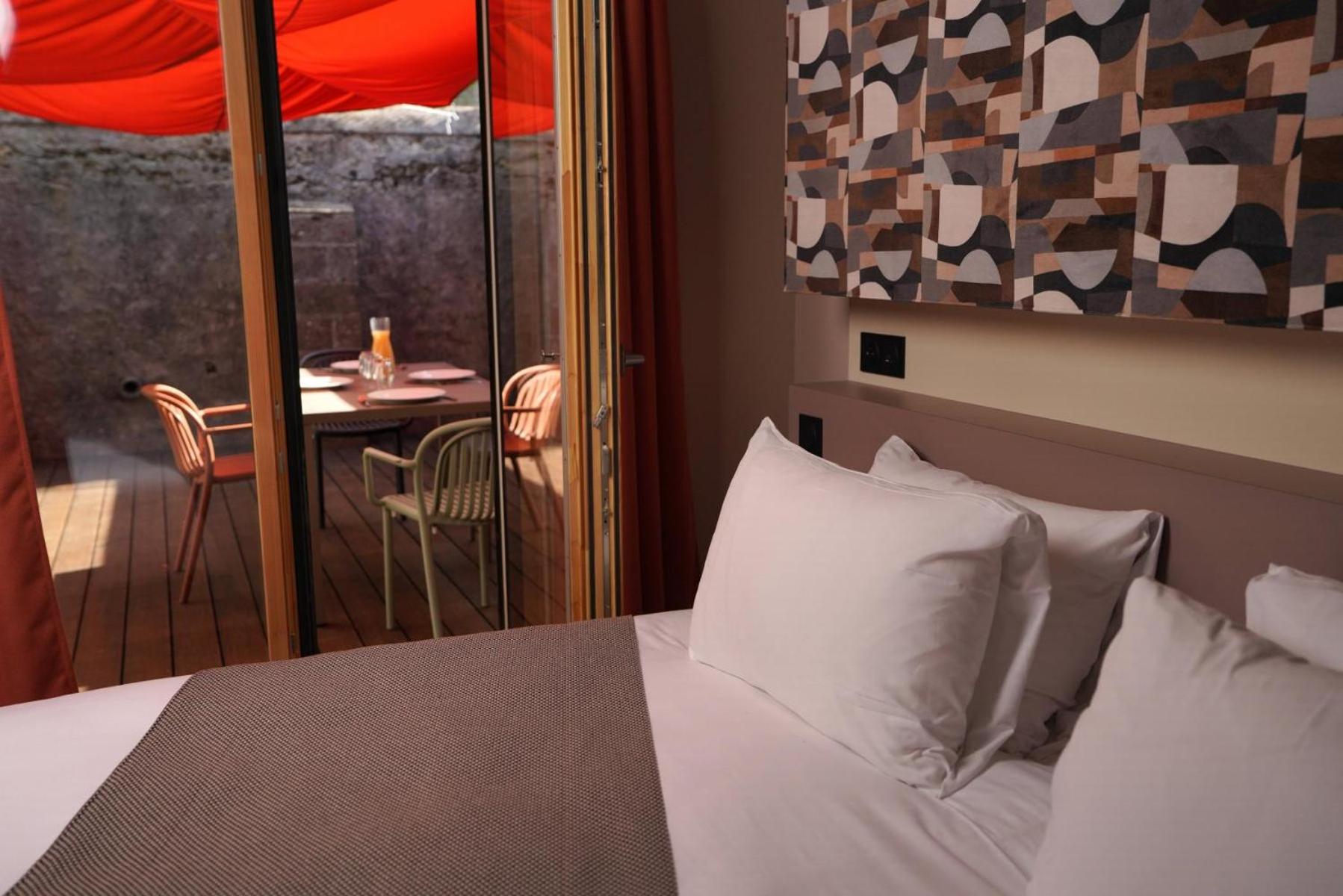 Lodge (4 People) Lodge (4 People)