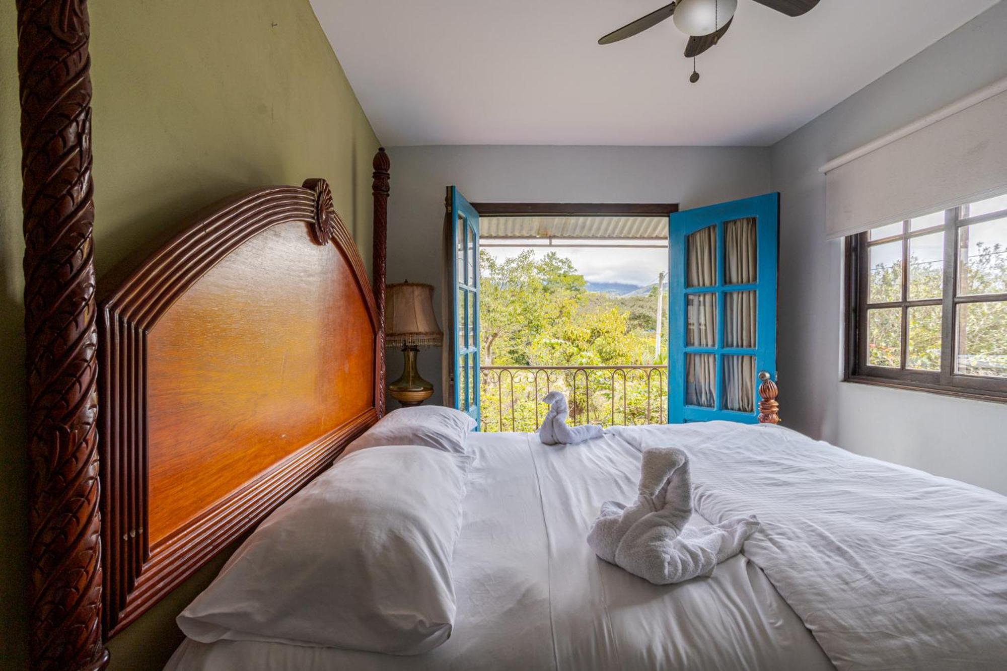 Three-Bedroom Deluxe Apartment