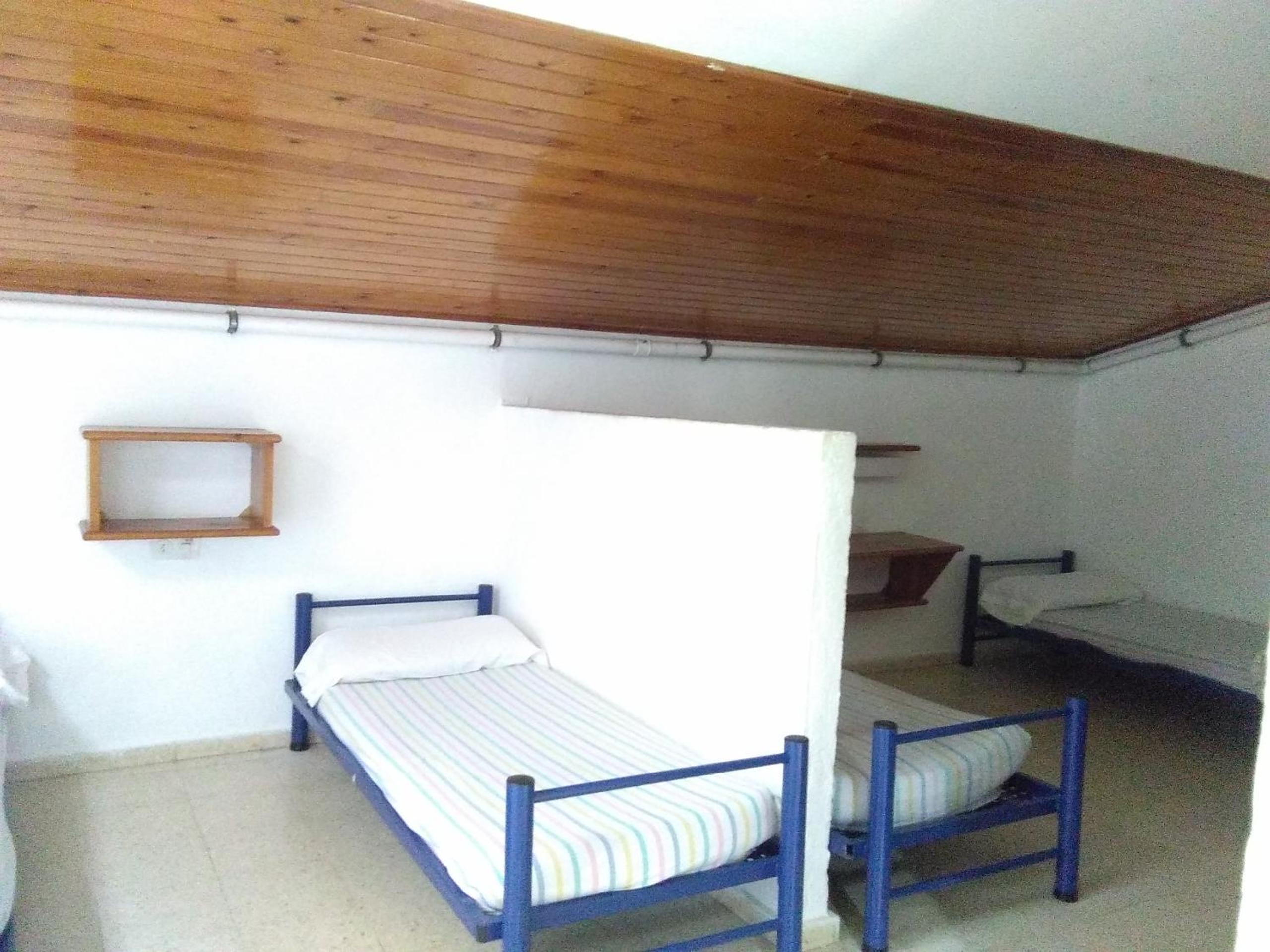 Cama individual en habitación compartida mixta