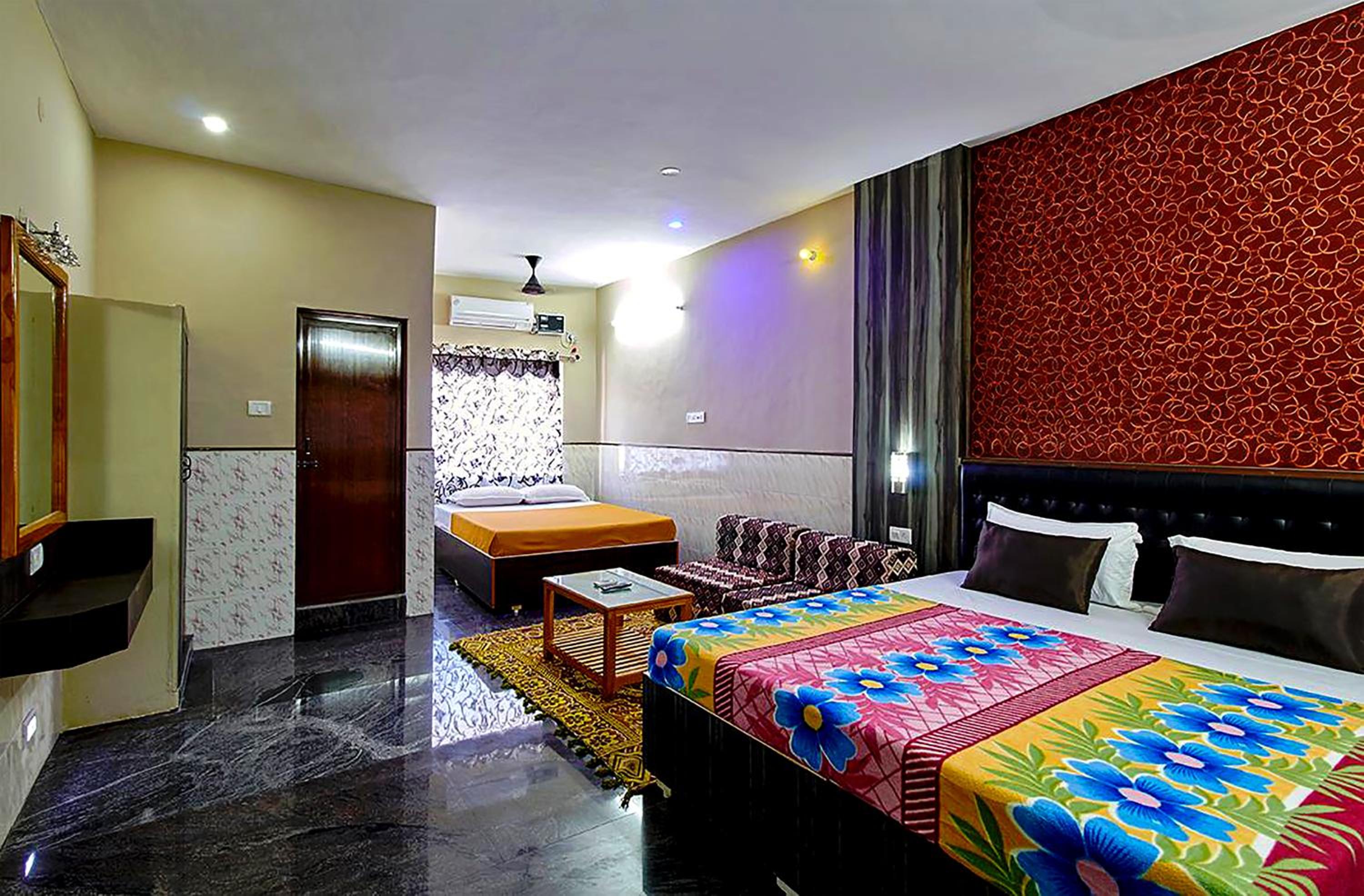 King Suite with Balcony photo 3