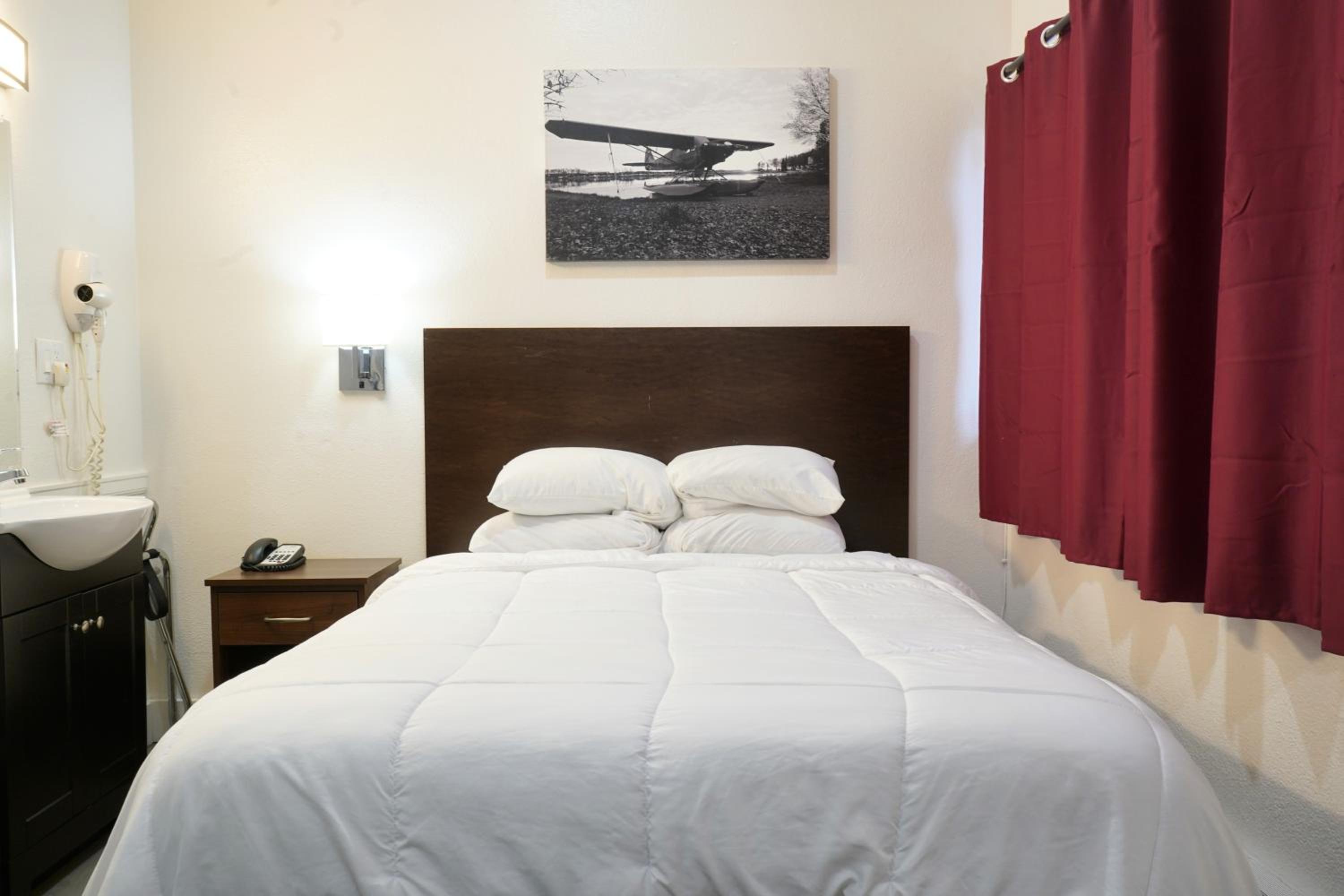 Queen Room photo 1
