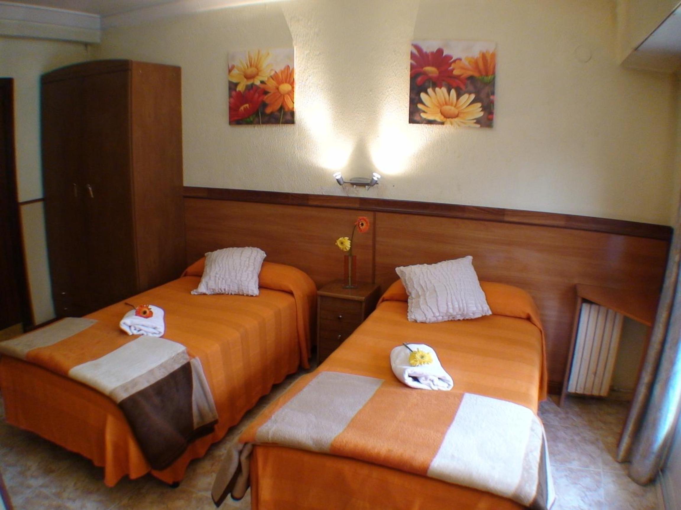 Twin Room - Photo 2