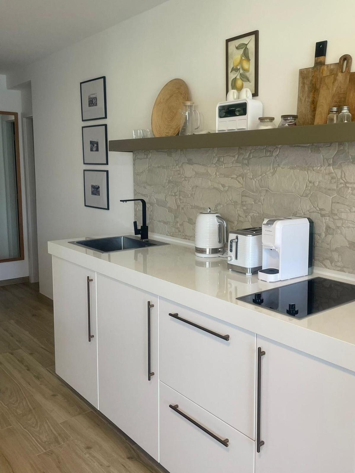 Deluxe One-Bedroom Apartment with Garden View photo 1
