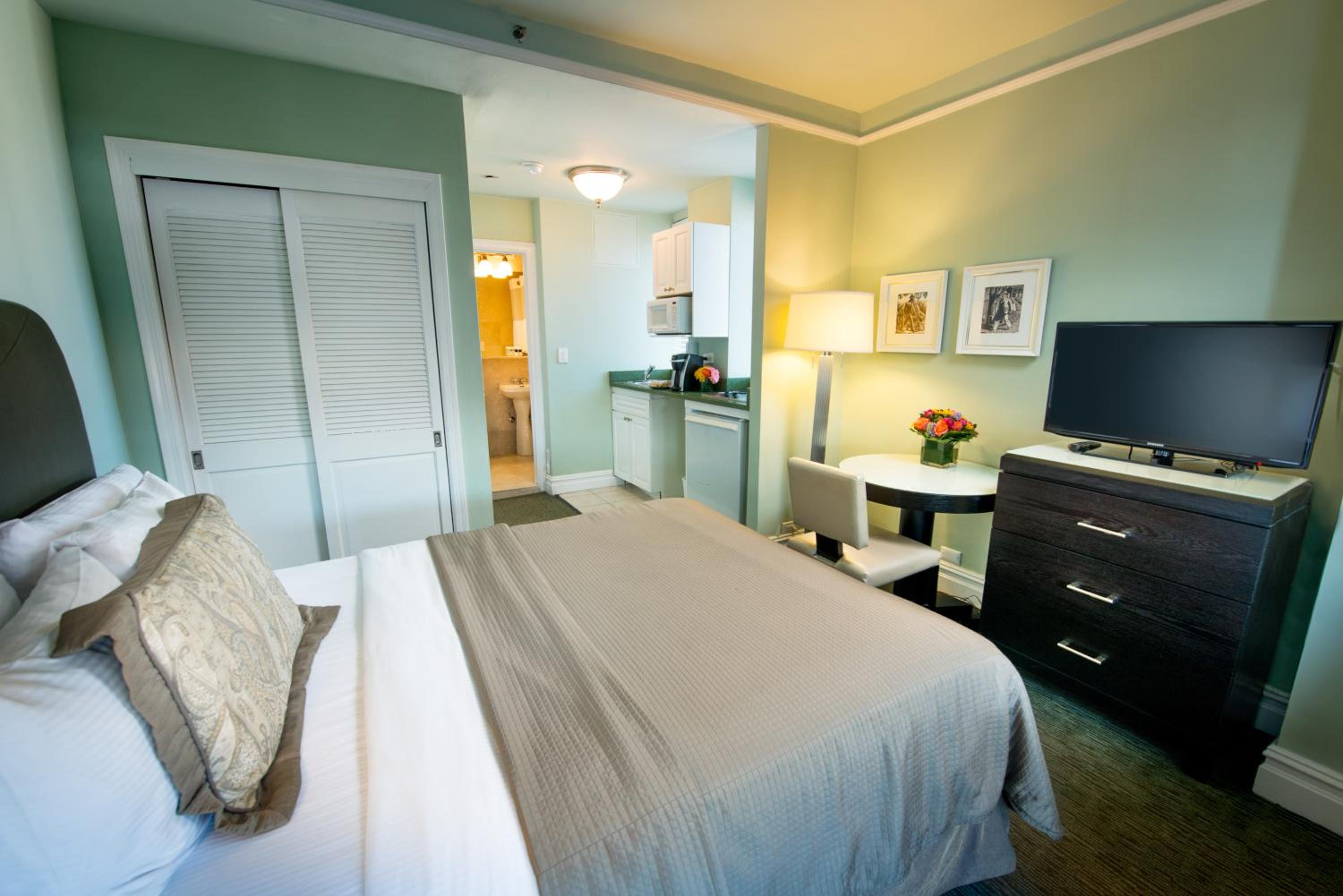 Queen Room - Photo 2