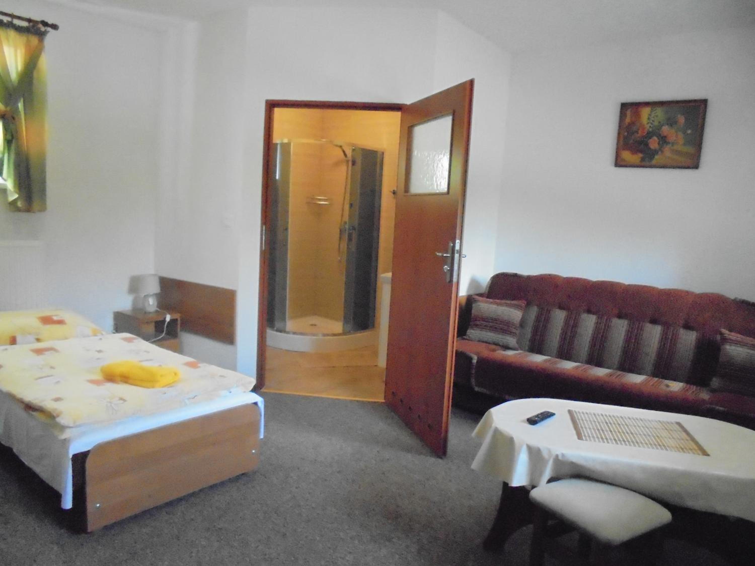 Twin Room with Private Bathroom photo 1
