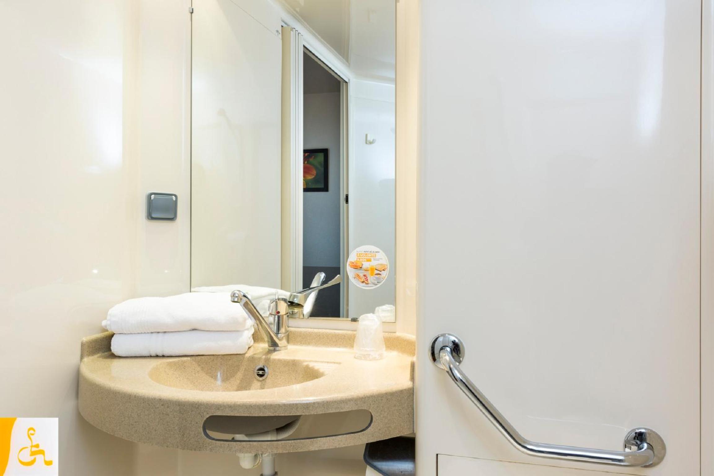 Double Room - Photo 5
