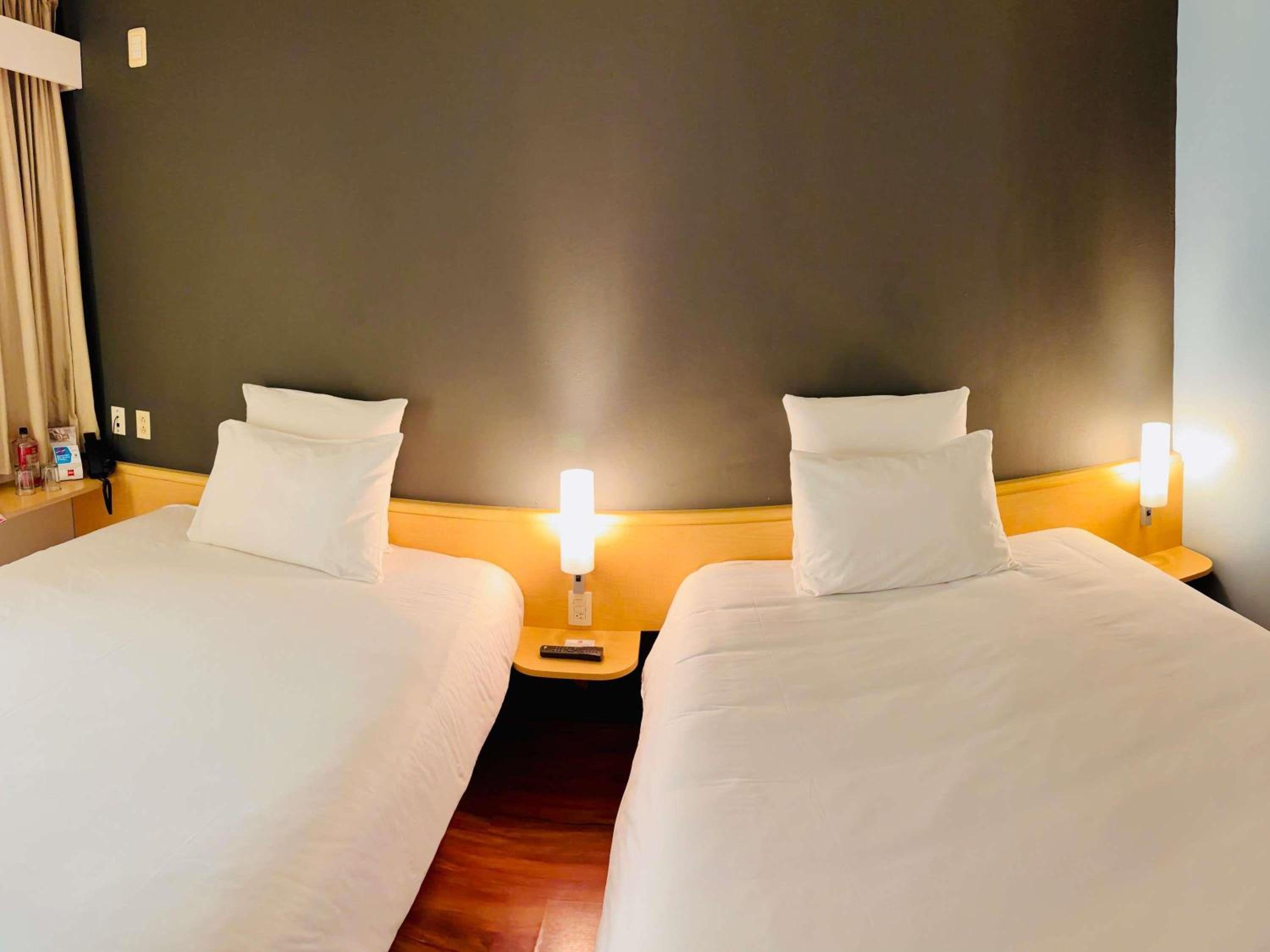 Standard Double Room with Two Double Beds - Photo 2