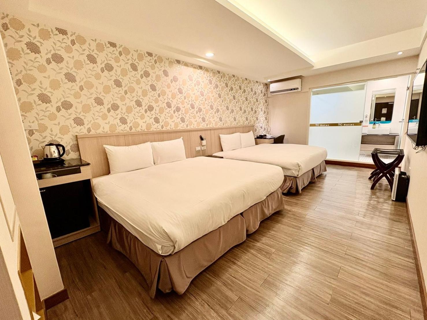 Deluxe Quadruple Room - Photo 9