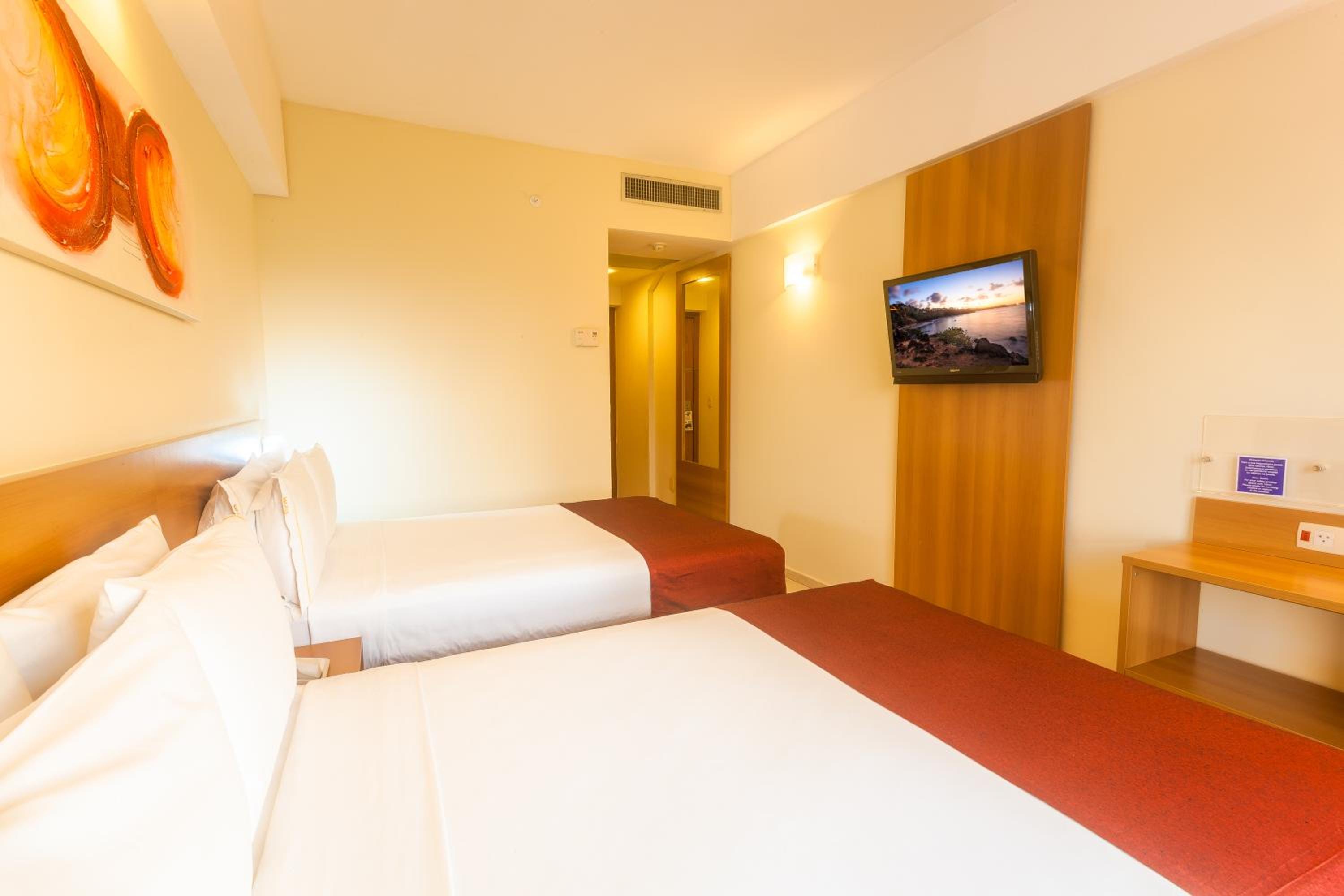 Standard Room with Two Double Beds photo 2