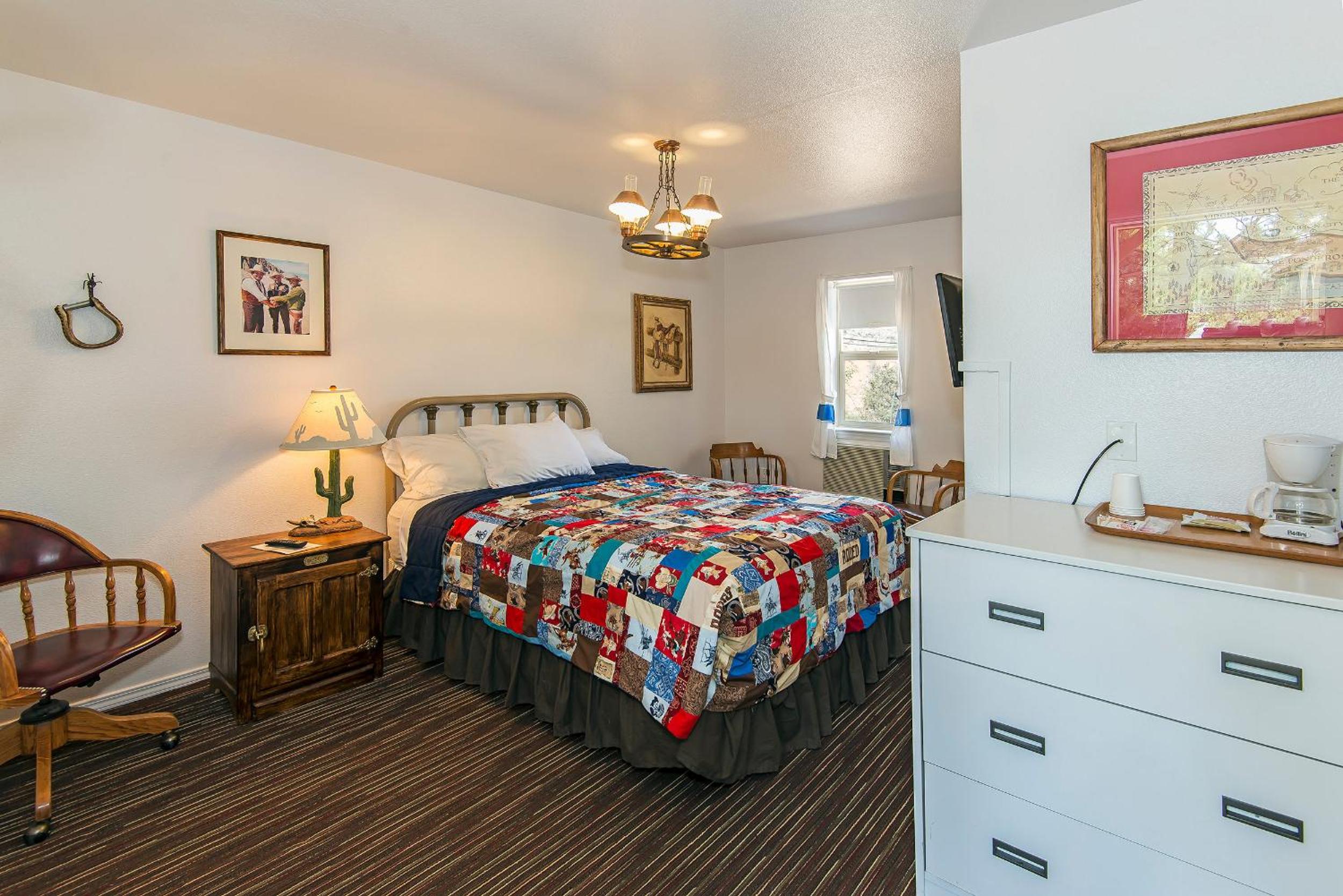 Bonanza Room with One Queen Bed