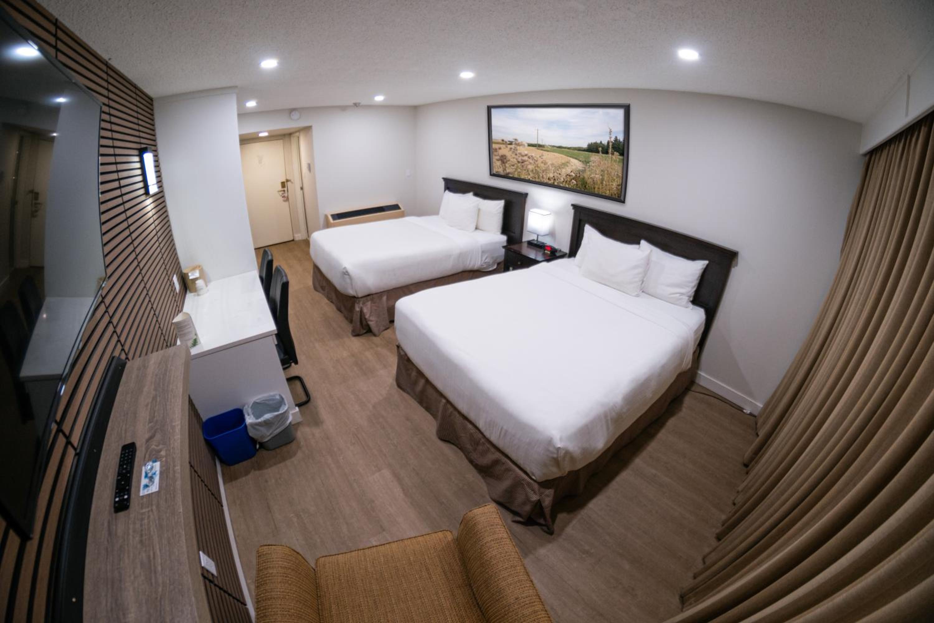 Deluxe Queen Room with Two Queen Beds and City View - Main Floor/Non-Smoking