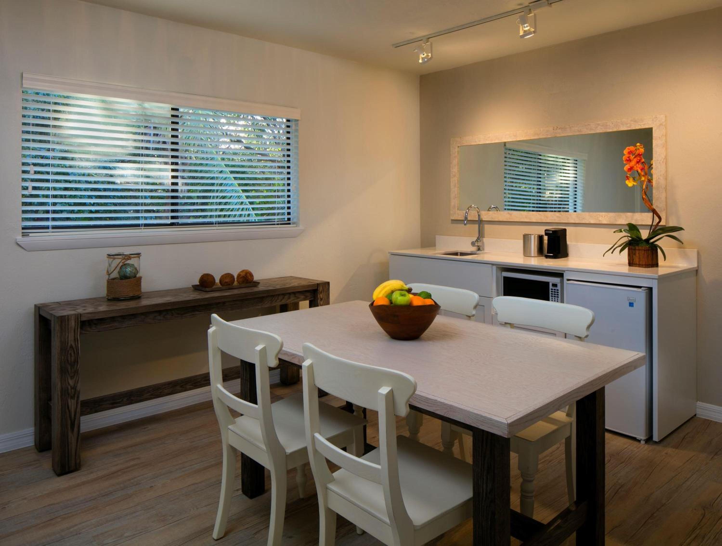 Two-Bedroom Suite - Photo 4