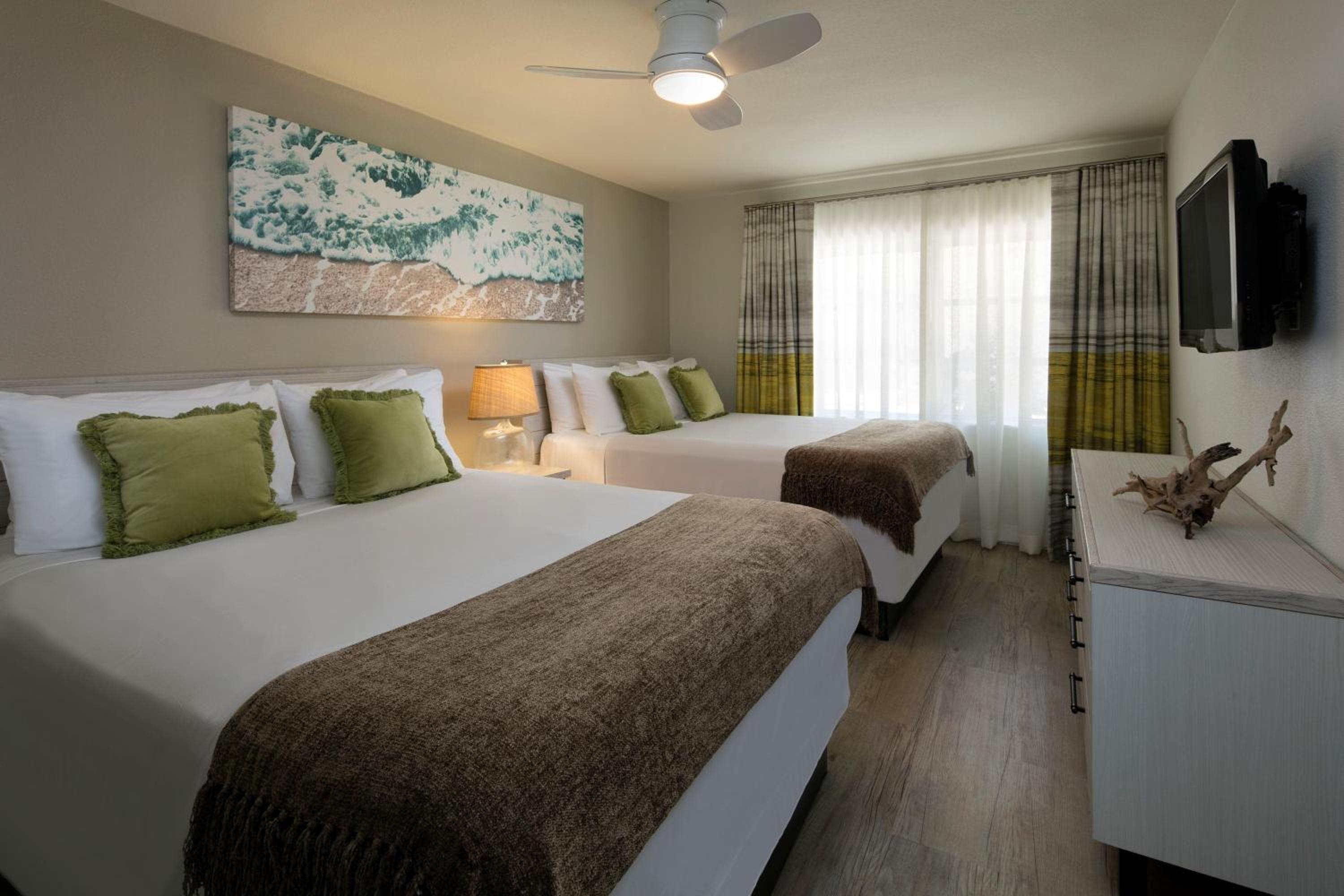 Two-Bedroom Suite - Photo 3