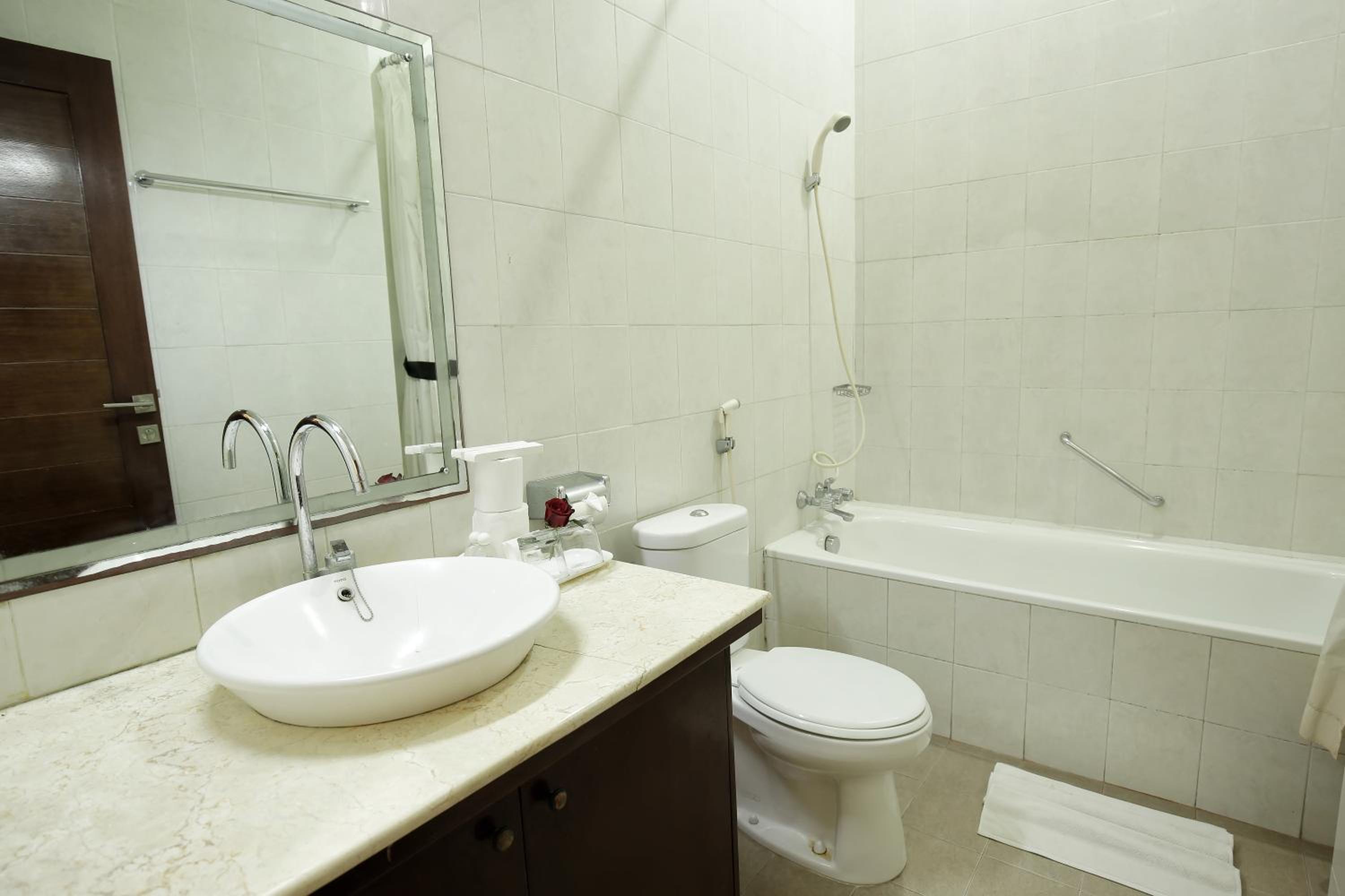 Deluxe Double or Twin Room - Photo 2