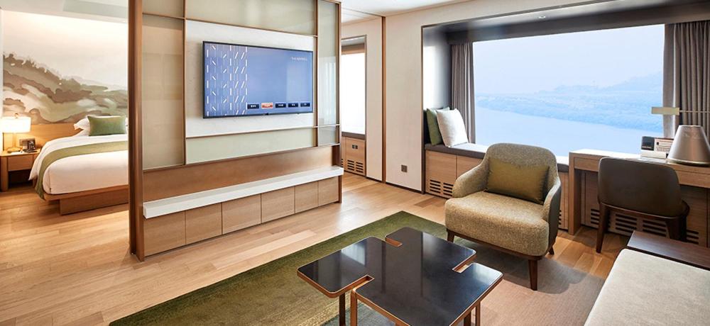 [Camcnic III] Club Suite Twin (River View) with Club Lounge for 2 and Walkerhill Sachet