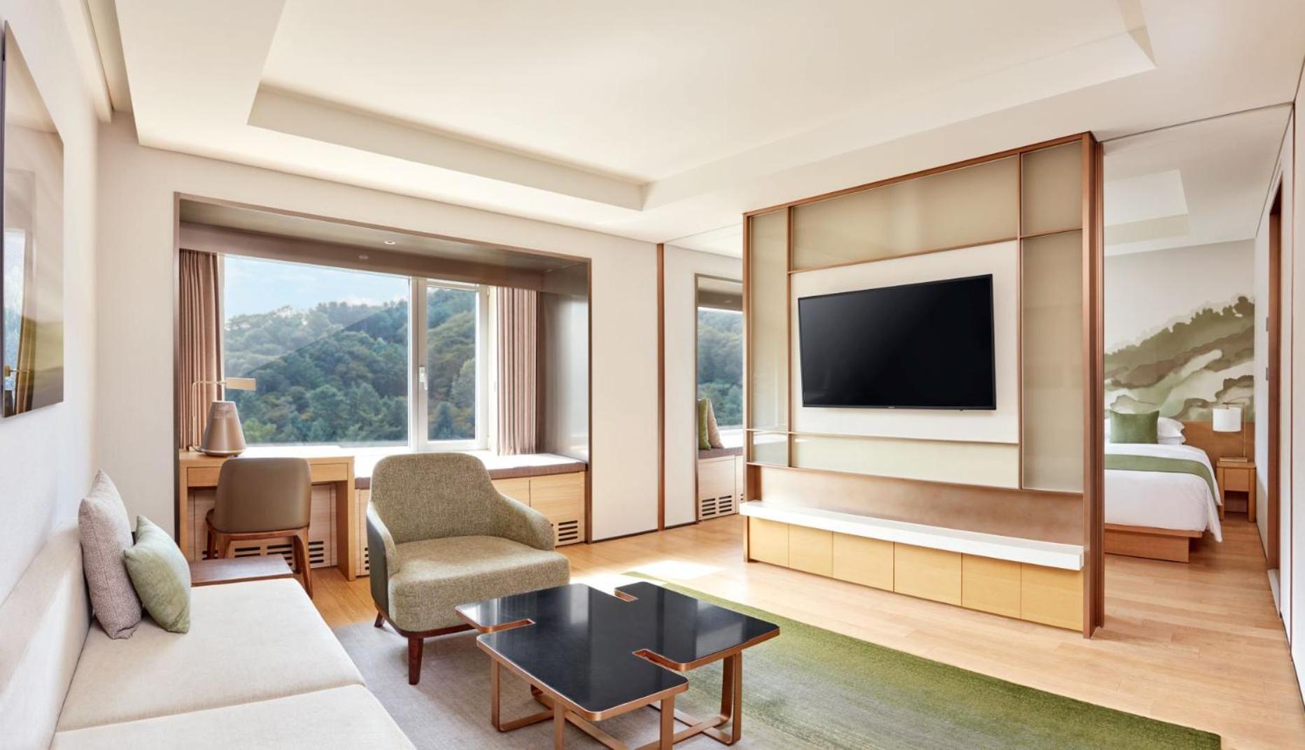 [Camcnic III] Club Suite Twin (Mountain View) with Club Lounge for 2 and Walkerhill Sachet