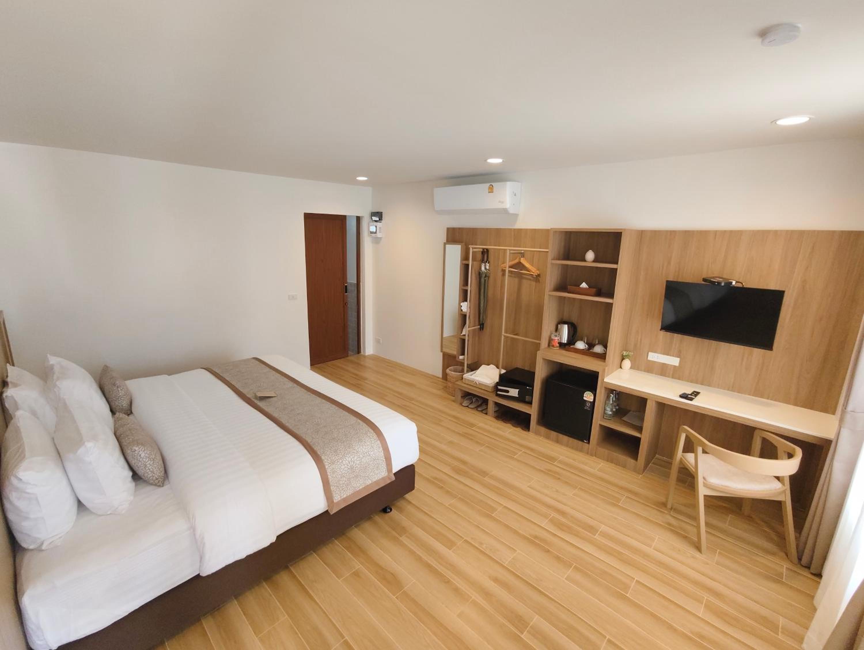 Double or Twin Room with Side Sea View