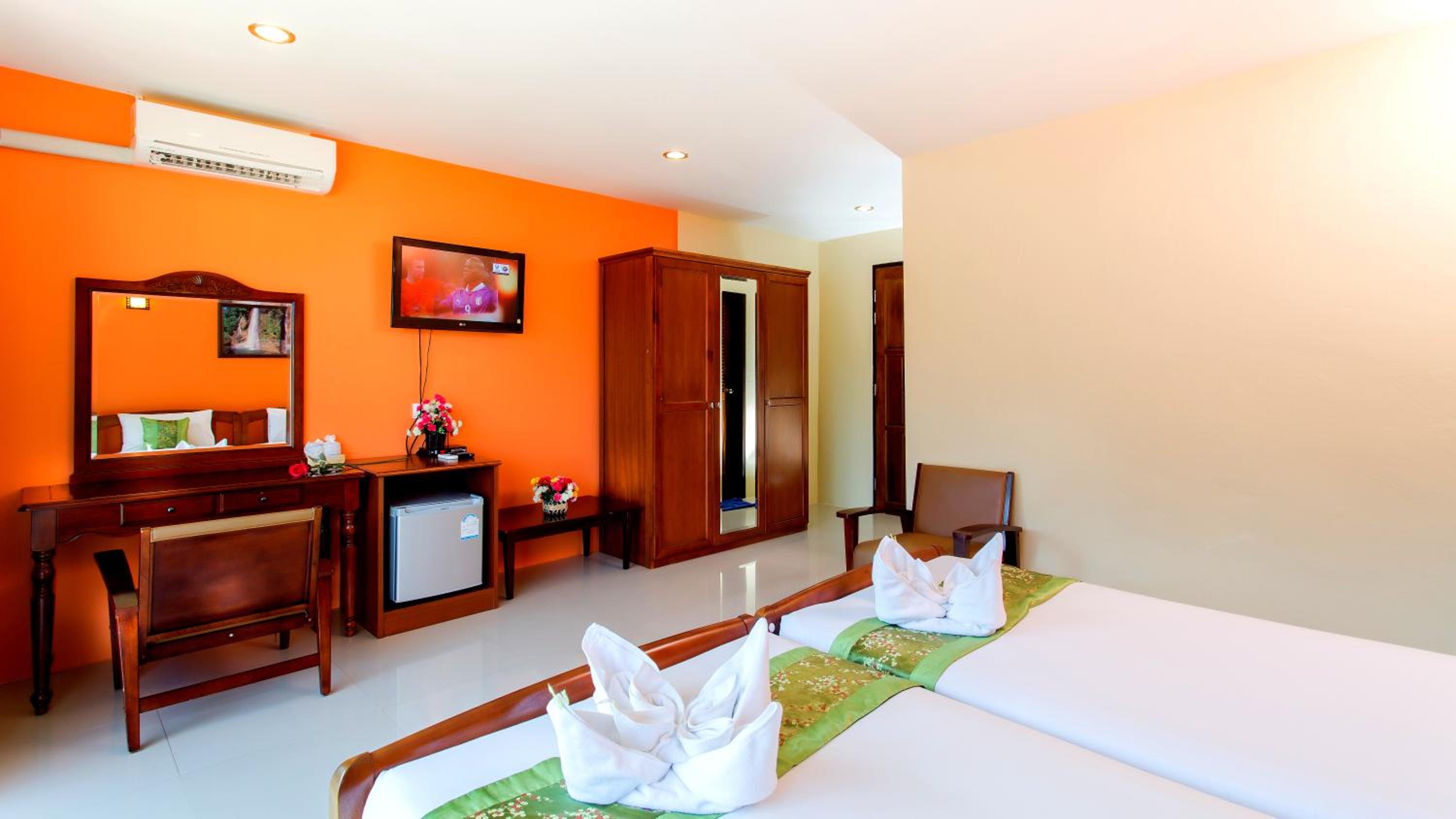 Triple Room with Balcony - Photo 14