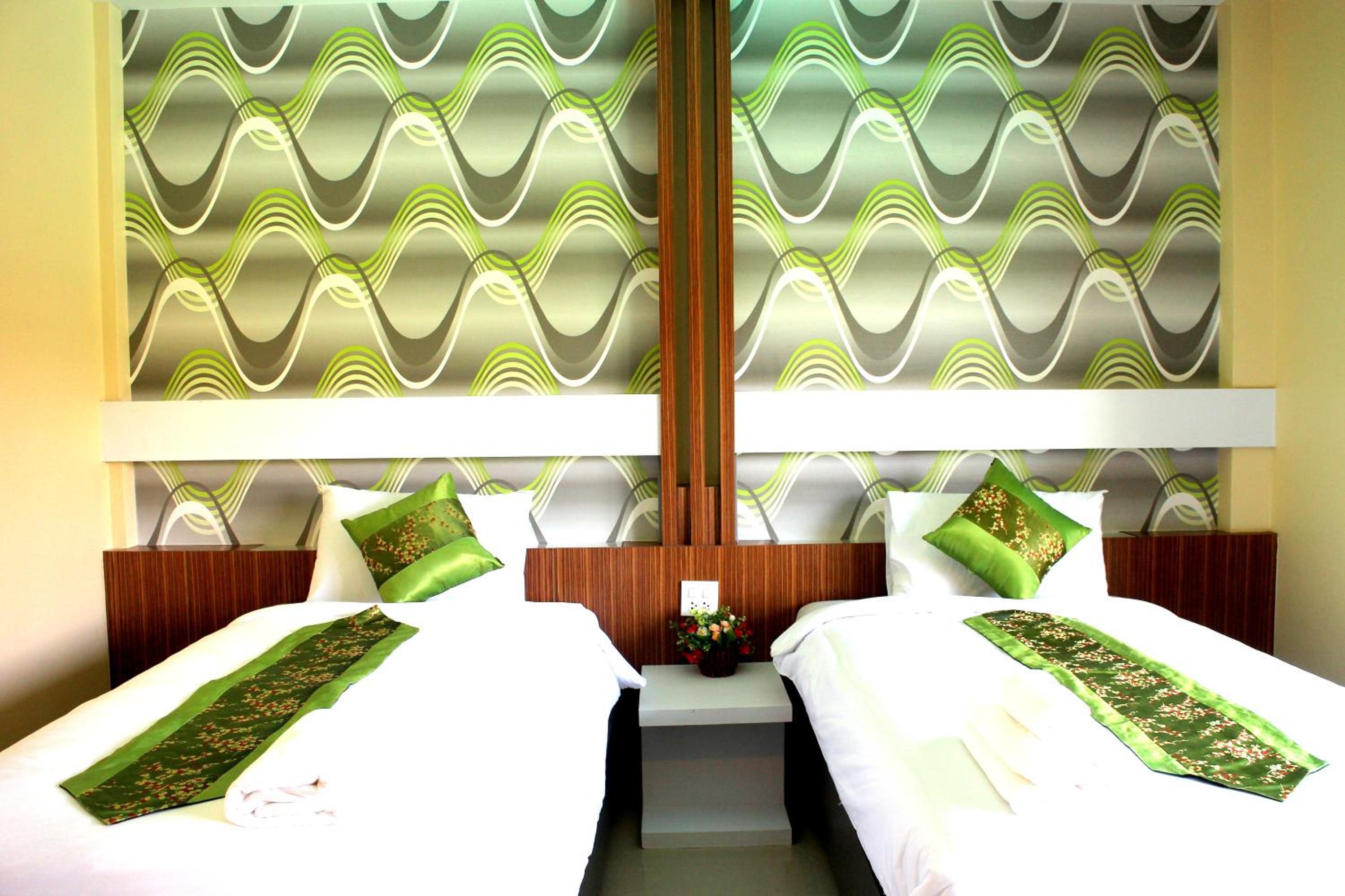Economy Twin Room - Photo 8