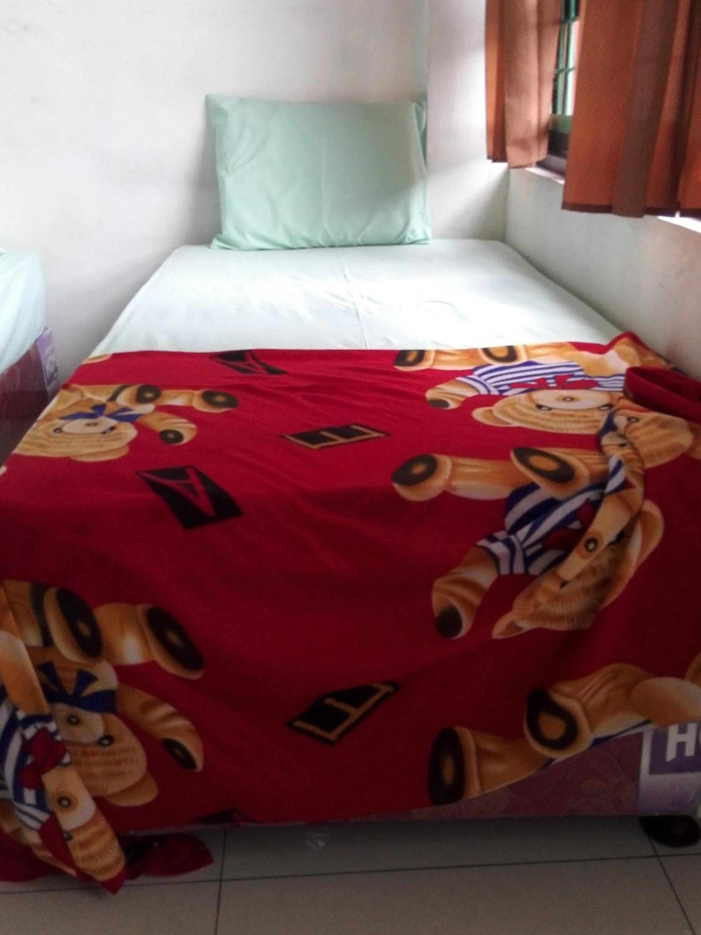 Single Room with Private Bathroom photo 2