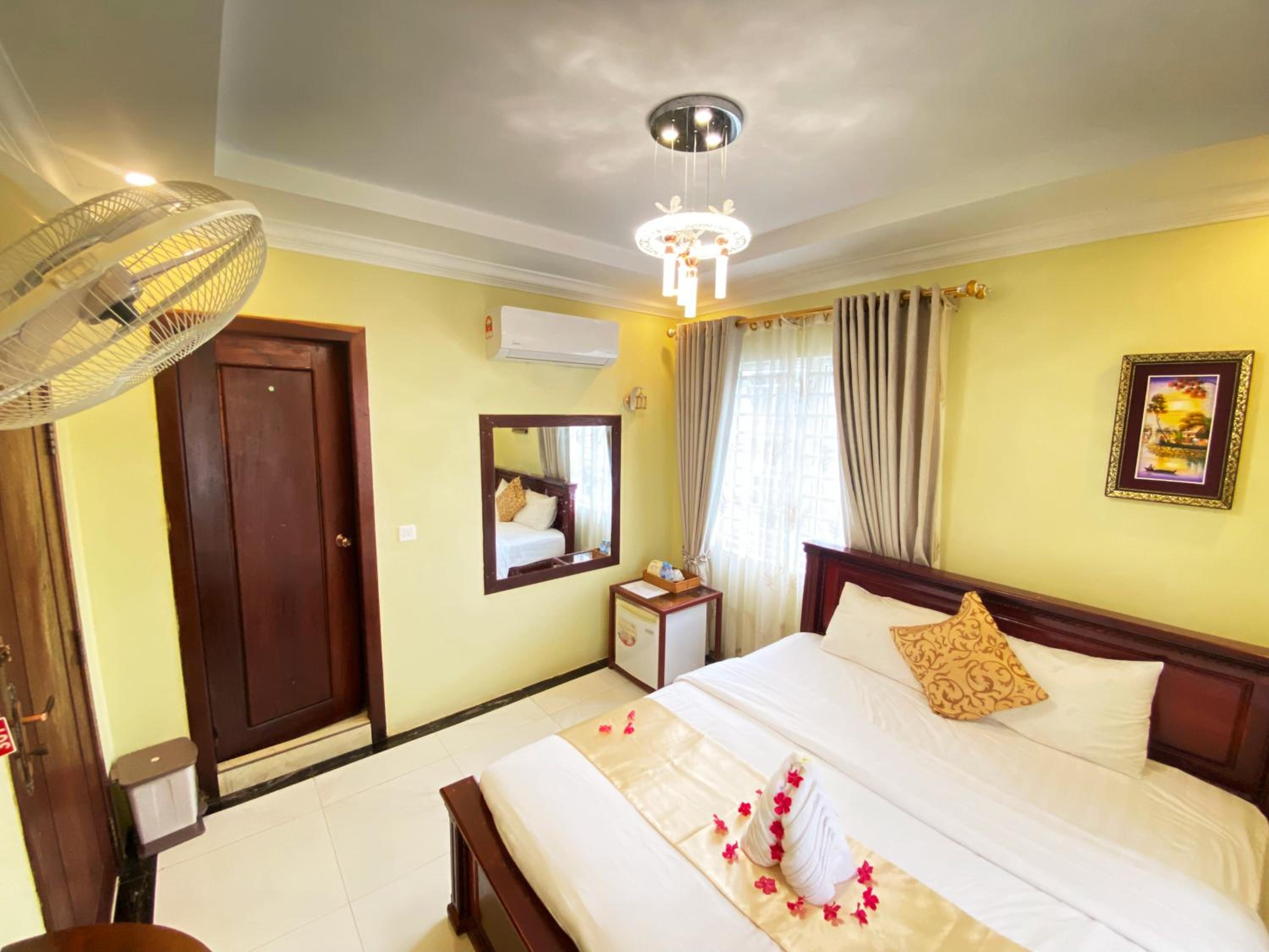 Double Room with Fan photo 1
