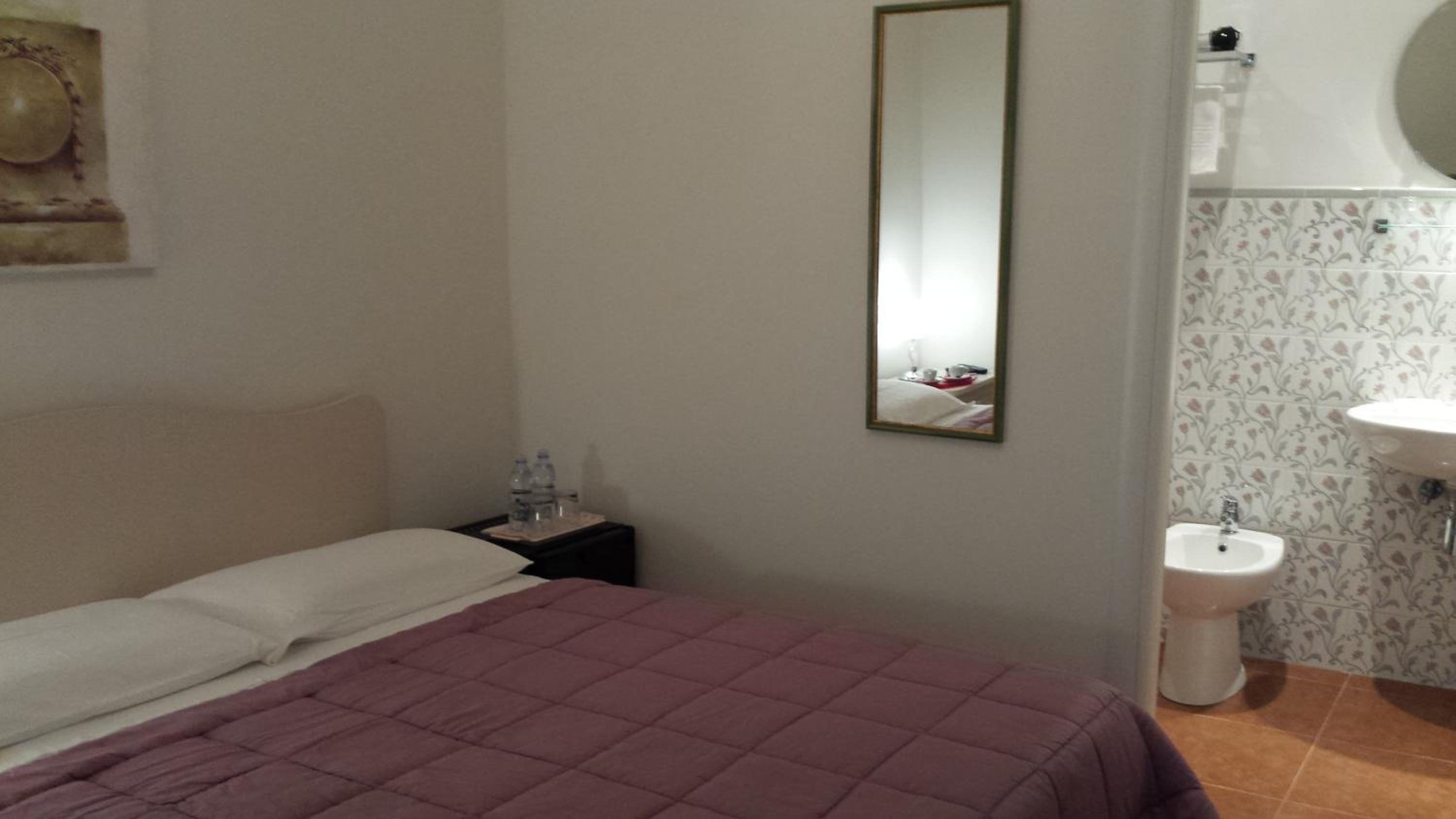 Single Room photo 2