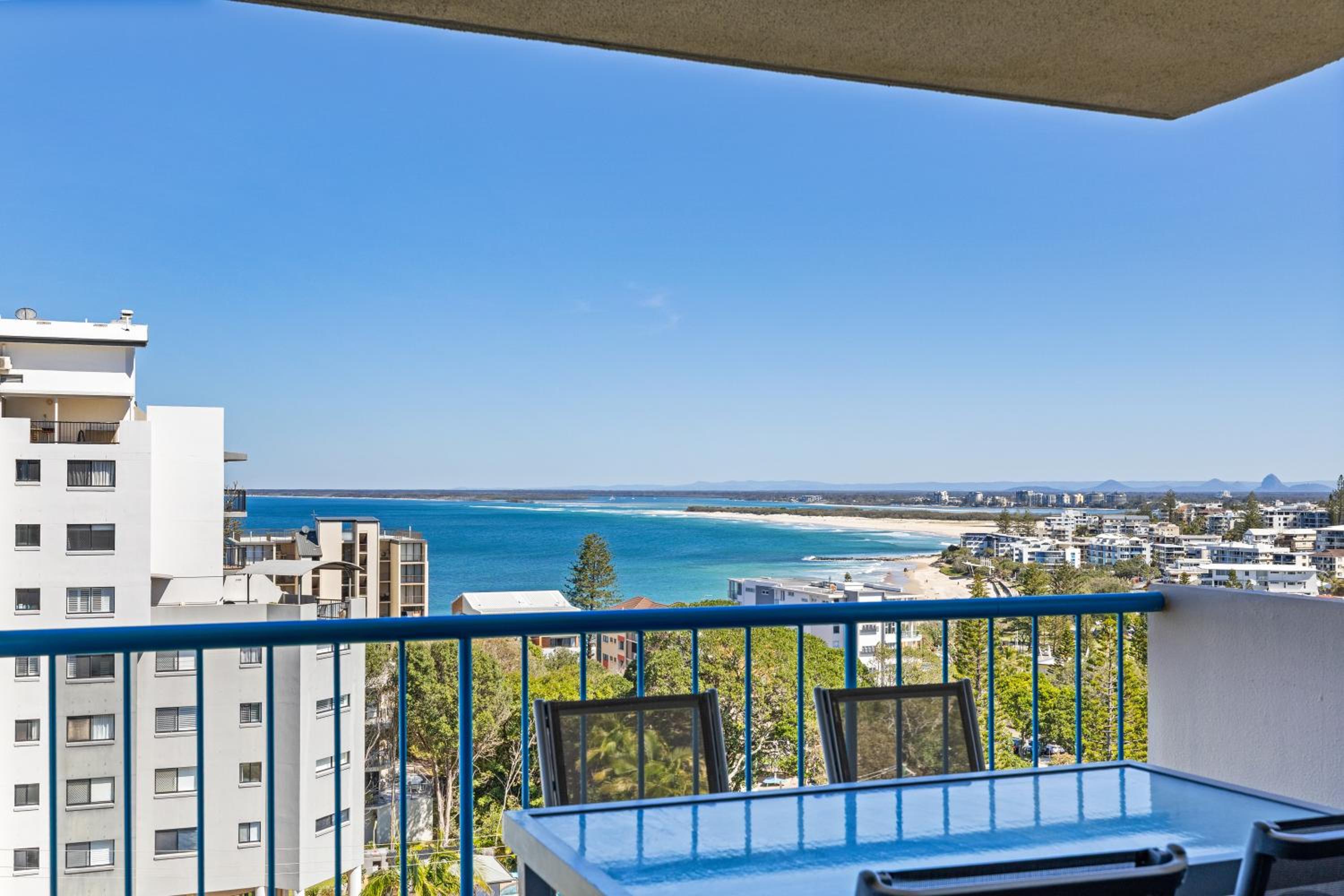 Three-Bedroom Apartment with Sea View photo 2
